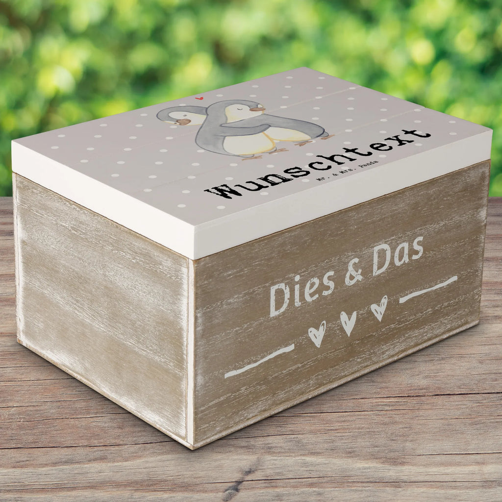 Personalisierte Holzkiste Pinguin Beste Beziehung der Welt Truhe mit Namen, Geschenkbox personalisiert, Erinnerungsbox mit Namen, Kiste mit Namen, Truhe Personalisiert, Holzkiste mit Namen, Schatulle Personalisiert, mit Namen, Schatulle mit Namen, Kiste Personalisiert, GEschenkdose personalisiert, Erinnerungskiste Personalisiert, Dekokiste Personalisiert, Erinnerungskiste, Dekokiste mit Namen, Aufbewahrungsbox Personalisiert, Erinnerungsbox Personalisiert, Schatzkiste mit Namen, Aufbewahrungsbox mit Namen, Schatzkiste Personalisiert, Holzkiste Personalisiert, für, Dankeschön, Geschenk, Schenken, Geburtstag, Geburtstagsgeschenk, Geschenkidee, Danke, Bedanken, Mitbringsel, Freude machen, Geschenktipp, Verlieb, Zusammen sein, Beziehung, Liebesgeschenk, Liebe, Miteinander gehen