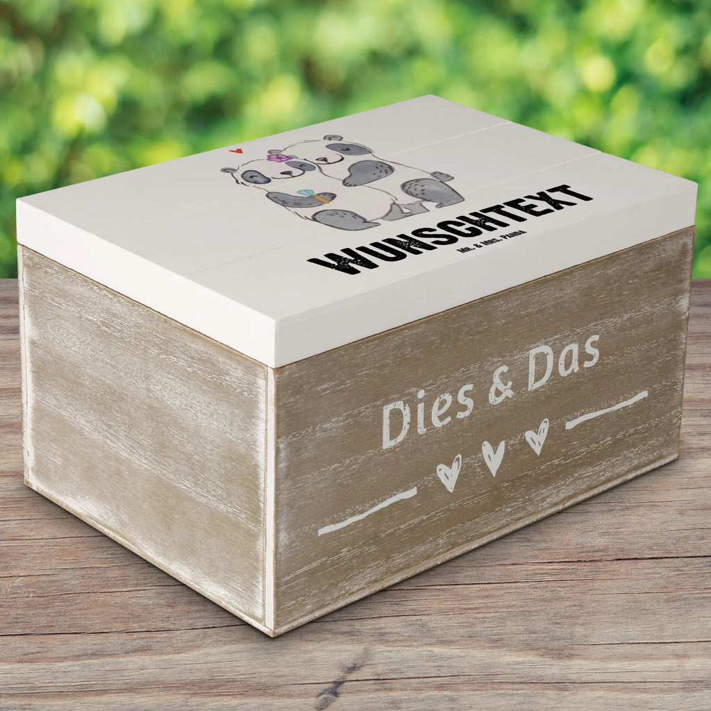 Personalisierte Holzkiste Panda Beste Ehefrau der Welt Holzkiste Personalisiert, Erinnerungsbox Personalisiert, Geschenkbox personalisiert, Truhe Personalisiert, Erinnerungskiste, Dekokiste Personalisiert, GEschenkdose personalisiert, Aufbewahrungsbox Personalisiert, Truhe mit Namen, Kiste Personalisiert, Dekokiste mit Namen, Schatzkiste mit Namen, Erinnerungsbox mit Namen, Schatulle Personalisiert, mit Namen, Schatulle mit Namen, Kiste mit Namen, Aufbewahrungsbox mit Namen, Holzkiste mit Namen, Schatzkiste Personalisiert, Erinnerungskiste Personalisiert, für, Dankeschön, Geschenk, Schenken, Geburtstag, Geburtstagsgeschenk, Geschenkidee, Danke, Bedanken, Mitbringsel, Freude machen, Geschenktipp, Liebling, Hochzeit, Kleinigkeit, Gattin, Ehe, Braut, Partnerin, Freundin, Frau, Beste, Traumfrau, Ehefrau, Ehepartner, Lebensgefährtin