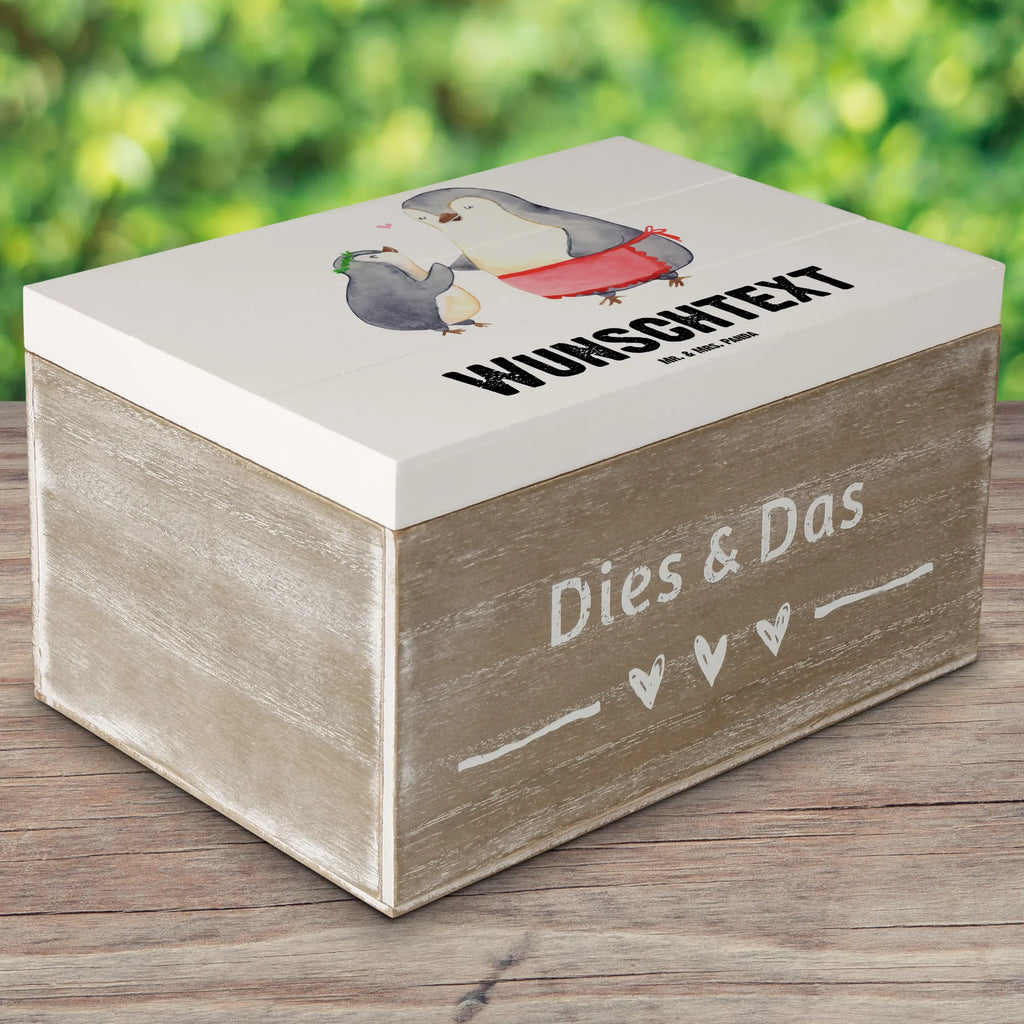Personalisierte Holzkiste Pinguin Beste Mutti der Welt Aufbewahrungsbox Personalisiert, Truhe mit Namen, Holzkiste mit Namen, Geschenkbox Personalisiert, Schatzkiste mit Namen, Erinnerungsbox mit Namen, Schatulle Personalisiert, GEschenkdose Personalisiert, Holzkiste Personalisiert, Dekokiste Personalisiert, Schatzkiste Personalisiert, mit Namen, Aufbewahrungsbox mit Namen, Dekokiste mit Namen, Erinnerungsbox Personalisiert, Schatulle mit Namen, Erinnerungskiste Personalisiert, Kiste Personalisiert, Truhe Personalisiert, Kiste mit Namen, Geschenkidee, Geschenk, Schenken, Mitbringsel, Geburtstag, Geburtstagsgeschenk, für, Danke, Dankeschön, Bedanken, Freude machen, Geschenktipp, Muttertag, Supermama, Mama, Mutter, Sohn, Beste, Mutti, Mami, Ma, Tochter, Beste Mama