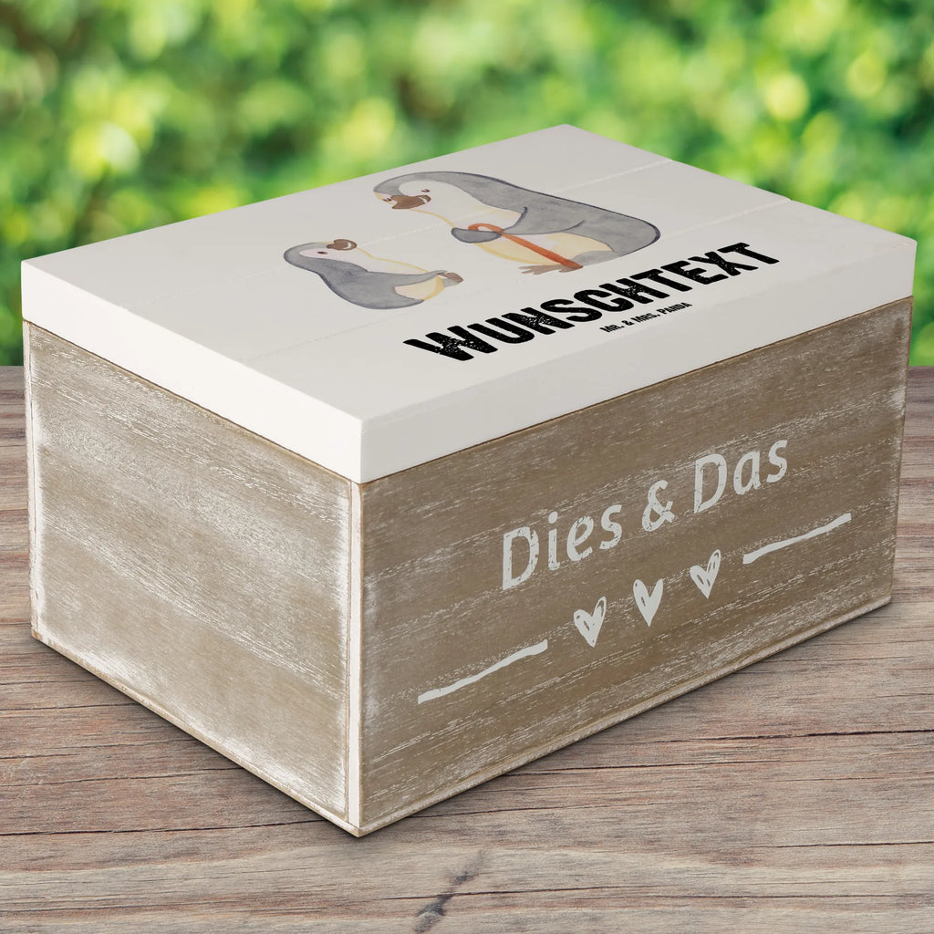 Personalisierte Holzkiste Pinguin Bester Großvater der Welt Truhe Personalisiert, mit Namen, Geschenkbox Personalisiert, Erinnerungsbox mit Namen, Schatzkiste Personalisiert, Dekokiste mit Namen, Dekokiste Personalisiert, GEschenkdose Personalisiert, Aufbewahrungsbox mit Namen, Aufbewahrungsbox Personalisiert, Kiste Personalisiert, Schatulle mit Namen, Schatzkiste mit Namen, Schatulle Personalisiert, Holzkiste mit Namen, Erinnerungsbox Personalisiert, Truhe mit Namen, Erinnerungskiste Personalisiert, Kiste mit Namen, Holzkiste Personalisiert, Geschenk, für, Geschenktipp, Dankeschön, Schenken, Bedanken, Freude machen, Danke, Geschenkidee, Geburtstag, Mitbringsel, Geburtstagsgeschenk, Bester, Großeltern, Enkelin, Grossvater, Oppi, Opi. Großpapa, Großvater, Oppa, Enkelkind, Opa, Kleinigkeit, Enkel