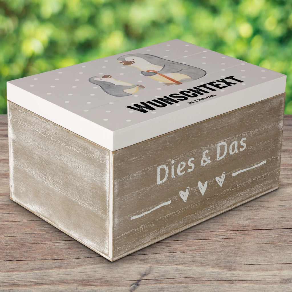Personalisierte Holzkiste Pinguin Bester Großvater der Welt Truhe Personalisiert, mit Namen, Geschenkbox Personalisiert, Erinnerungsbox mit Namen, Schatzkiste Personalisiert, Dekokiste mit Namen, Dekokiste Personalisiert, GEschenkdose Personalisiert, Aufbewahrungsbox mit Namen, Aufbewahrungsbox Personalisiert, Kiste Personalisiert, Schatulle mit Namen, Schatzkiste mit Namen, Schatulle Personalisiert, Holzkiste mit Namen, Erinnerungsbox Personalisiert, Truhe mit Namen, Erinnerungskiste Personalisiert, Kiste mit Namen, Holzkiste Personalisiert, Geschenk, für, Geschenktipp, Dankeschön, Schenken, Bedanken, Freude machen, Danke, Geschenkidee, Geburtstag, Mitbringsel, Geburtstagsgeschenk, Bester, Großeltern, Enkelin, Grossvater, Oppi, Opi. Großpapa, Großvater, Oppa, Enkelkind, Opa, Kleinigkeit, Enkel