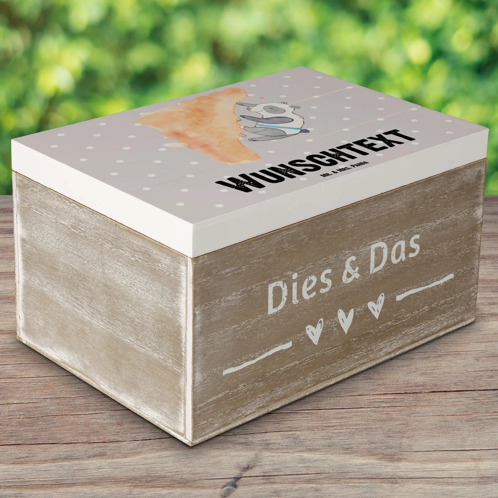 Personalisierte Holzkiste Panda Klettern Geschenkbox Personalisiert, Schatulle Personalisiert, Kiste mit Namen, Schatulle mit Namen, Erinnerungsbox Personalisiert, Erinnerungsbox mit Namen, Erinnerungskiste Personalisiert, GEschenkdose Personalisiert, Schatzkiste Personalisiert, mit Namen, Schatzkiste mit Namen, Dekokiste Personalisiert, Truhe mit Namen, Holzkiste Personalisiert, Dekokiste mit Namen, Truhe Personalisiert, Aufbewahrungsbox Personalisiert, Kiste Personalisiert, Holzkiste mit Namen, Aufbewahrungsbox mit Namen, Geschenk, Schenken, Sport, Sportart, Hobby, Danke, Dankeschön, Auszeichnung, Gewinn, Sportler, Kletterhalle, Bouldern, Klettern, Klettersport