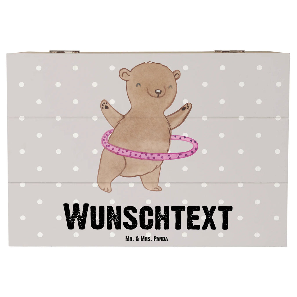 Personalisierte Holzkiste Bär Hula Hoop Aufbewahrungsbox Personalisiert, Truhe Personalisiert, Geschenkbox Personalisiert, Holzkiste mit Namen, Holzkiste Personalisiert, GEschenkdose Personalisiert, Erinnerungsbox Personalisiert, mit Namen, Schatulle Personalisiert, Dekokiste mit Namen, Erinnerungskiste Personalisiert, Schatzkiste mit Namen, Kiste Personalisiert, Aufbewahrungsbox mit Namen, Kiste mit Namen, Schatzkiste Personalisiert, Dekokiste Personalisiert, Erinnerungsbox mit Namen, Schatulle mit Namen, Truhe mit Namen, Geschenk, Schenken, Sport, Sportart, Hobby, Danke, Dankeschön, Auszeichnung, Gewinn, Sportler, Fitness, Hula Hoop, Training
