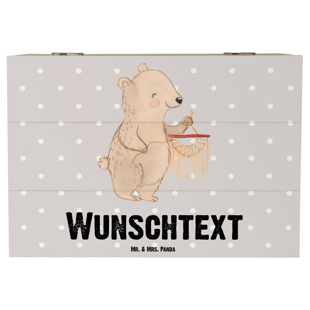 Personalisierte Holzkiste Bär Makramee Schatulle mit Namen, Dekokiste mit Namen, Holzkiste mit Namen, Aufbewahrungsbox Personalisiert, GEschenkdose personalisiert, Holzkiste Personalisiert, Aufbewahrungsbox mit Namen, Truhe Personalisiert, Schatulle Personalisiert, Erinnerungsbox Personalisiert, Erinnerungskiste, Dekokiste Personalisiert, Schatzkiste mit Namen, Geschenkbox personalisiert, Truhe mit Namen, Kiste mit Namen, Erinnerungsbox mit Namen, Schatzkiste Personalisiert, Erinnerungskiste Personalisiert, Kiste Personalisiert, mit Namen, Geschenk, Sport, Sportart, Hobby, Schenken, Danke, Dankeschön, Auszeichnung, Gewinn, Sportler, Makramee, Basteln mit Makramee, Basteln
