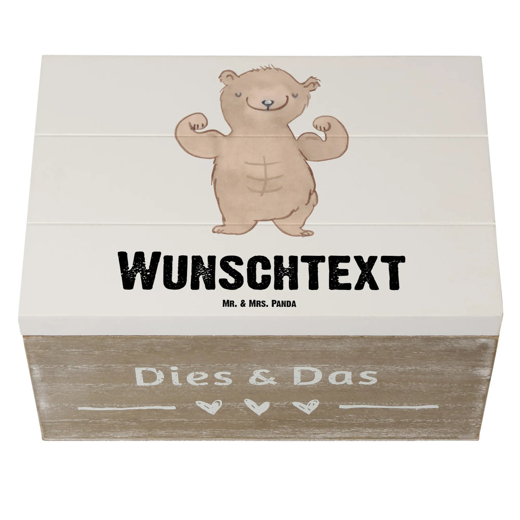 Personalisierte Holzkiste Bär Bodybuilding Dekokiste Personalisiert, Truhe mit Namen, mit Namen, Erinnerungsbox Personalisiert, Schatzkiste mit Namen, GEschenkdose Personalisiert, Kiste Personalisiert, Holzkiste Personalisiert, Aufbewahrungsbox mit Namen, Kiste mit Namen, Schatulle Personalisiert, Schatulle mit Namen, Erinnerungskiste Personalisiert, Geschenkbox Personalisiert, Aufbewahrungsbox Personalisiert, Truhe Personalisiert, Dekokiste mit Namen, Schatzkiste Personalisiert, Erinnerungsbox mit Namen, Holzkiste mit Namen, Geschenk, Schenken, Sport, Sportart, Hobby, Danke, Dankeschön, Auszeichnung, Gewinn, Sportler, Bodybuilding, Leistungssport, Muskelmasse, Körpergestaltung