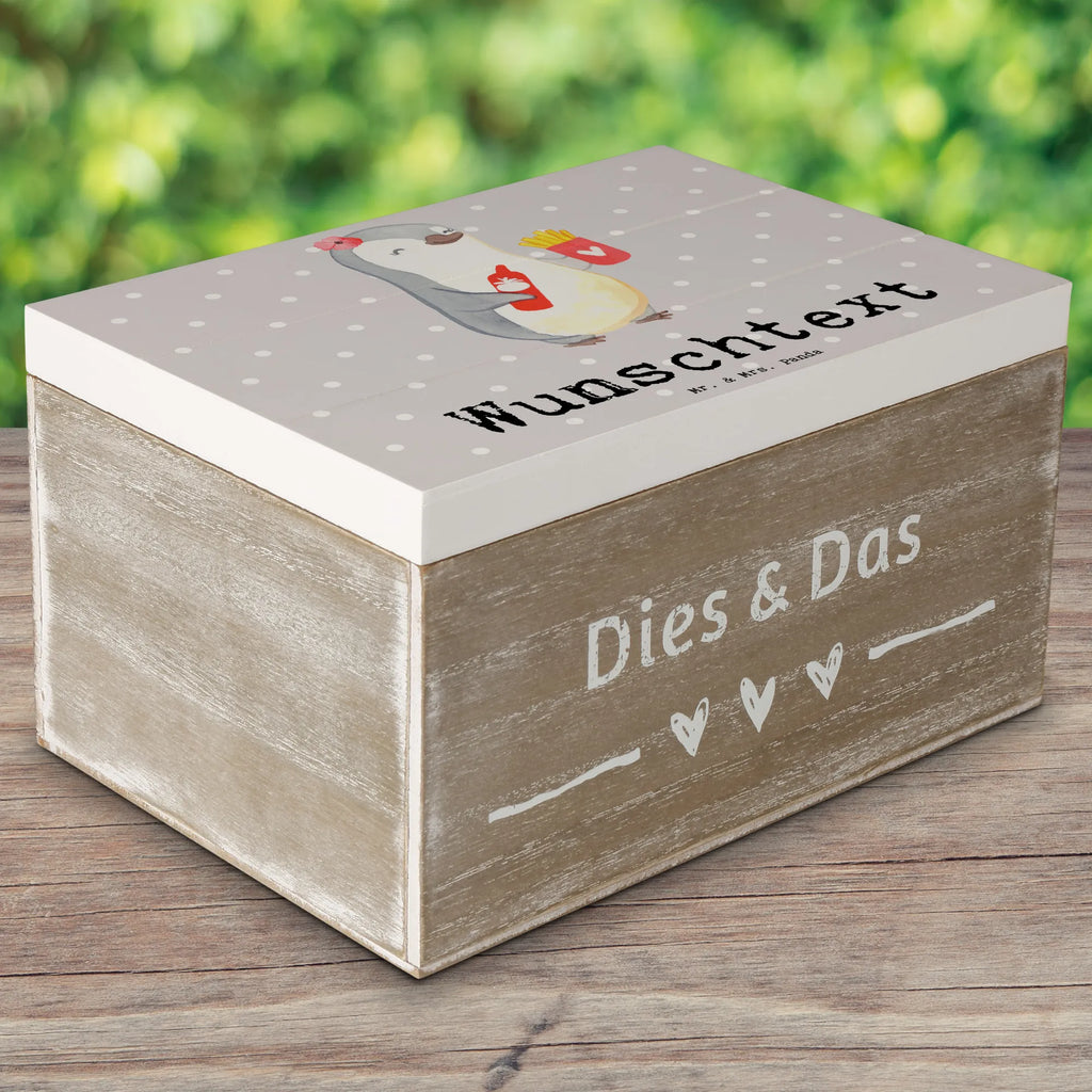 Personalizowane drewniane pudełko Właścicielka budki z przekąskami serce Schatzkiste Personalisiert, mit Namen, Dekokiste mit Namen, Aufbewahrungsbox mit Namen, Erinnerungsbox Personalisiert, Dekokiste Personalisiert, Erinnerungskiste Personalisiert, Holzkiste Personalisiert, Kiste mit Namen, Erinnerungsbox mit Namen, Schatzkiste mit Namen, Truhe mit Namen, Truhe Personalisiert, Schatulle mit Namen, Aufbewahrungsbox Personalisiert, Schatulle Personalisiert, GEschenkdose Personalisiert, Kiste Personalisiert, Holzkiste mit Namen, Geschenkbox Personalisiert, Beruf, Firma, Schenken, Mitarbeiter, Arbeitskollege, Danke, Kollegin, Geschenk, Kollege, Rente, Jubiläum, Abschied, Dankeschön, Ausbildung, Imibissverkäuferin, Imbissbesitzerin, Pommesliebe, Pommesverkäuferin
