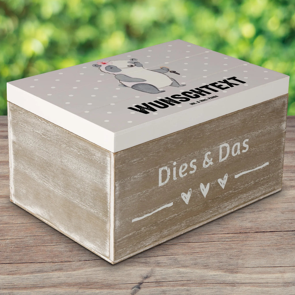 Personalisierte Holzkiste Vermieterin Herz Dekokiste mit Namen, Dekokiste Personalisiert, Erinnerungskiste, Erinnerungskiste Personalisiert, Aufbewahrungsbox mit Namen, Kiste mit Namen, Holzkiste Personalisiert, Schatulle mit Namen, Schatulle Personalisiert, Holzkiste mit Namen, GEschenkdose personalisiert, mit Namen, Kiste Personalisiert, Truhe mit Namen, Geschenkbox personalisiert, Schatzkiste Personalisiert, Aufbewahrungsbox Personalisiert, Erinnerungsbox mit Namen, Erinnerungsbox Personalisiert, Truhe Personalisiert, Schatzkiste mit Namen, Beruf, Ausbildung, Jubiläum, Abschied, Rente, Kollege, Kollegin, Geschenk, Schenken, Arbeitskollege, Mitarbeiter, Firma, Danke, Dankeschön