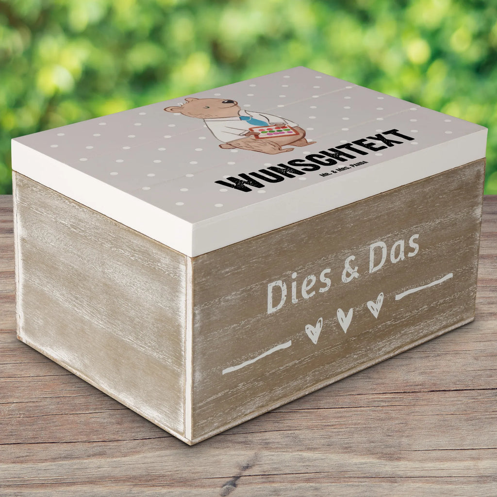 Personalisierte Holzkiste Bankangestellter Herz Truhe Personalisiert, Schatzkiste Personalisiert, Kiste Personalisiert, Aufbewahrungsbox mit Namen, Truhe mit Namen, Schatulle Personalisiert, Holzkiste Personalisiert, Geschenkbox Personalisiert, Erinnerungsbox mit Namen, GEschenkdose Personalisiert, Schatulle mit Namen, Erinnerungskiste Personalisiert, Erinnerungsbox Personalisiert, Holzkiste mit Namen, Dekokiste mit Namen, Schatzkiste mit Namen, Kiste mit Namen, Aufbewahrungsbox Personalisiert, mit Namen, Dekokiste Personalisiert, Kollege, Beruf, Jubiläum, Kollegin, Schenken, Abschied, Arbeitskollege, Danke, Mitarbeiter, Dankeschön, Geschenk, Ausbildung, Firma, Rente, Bänker, Bankfachmann, Bankberater, Bankangestellter