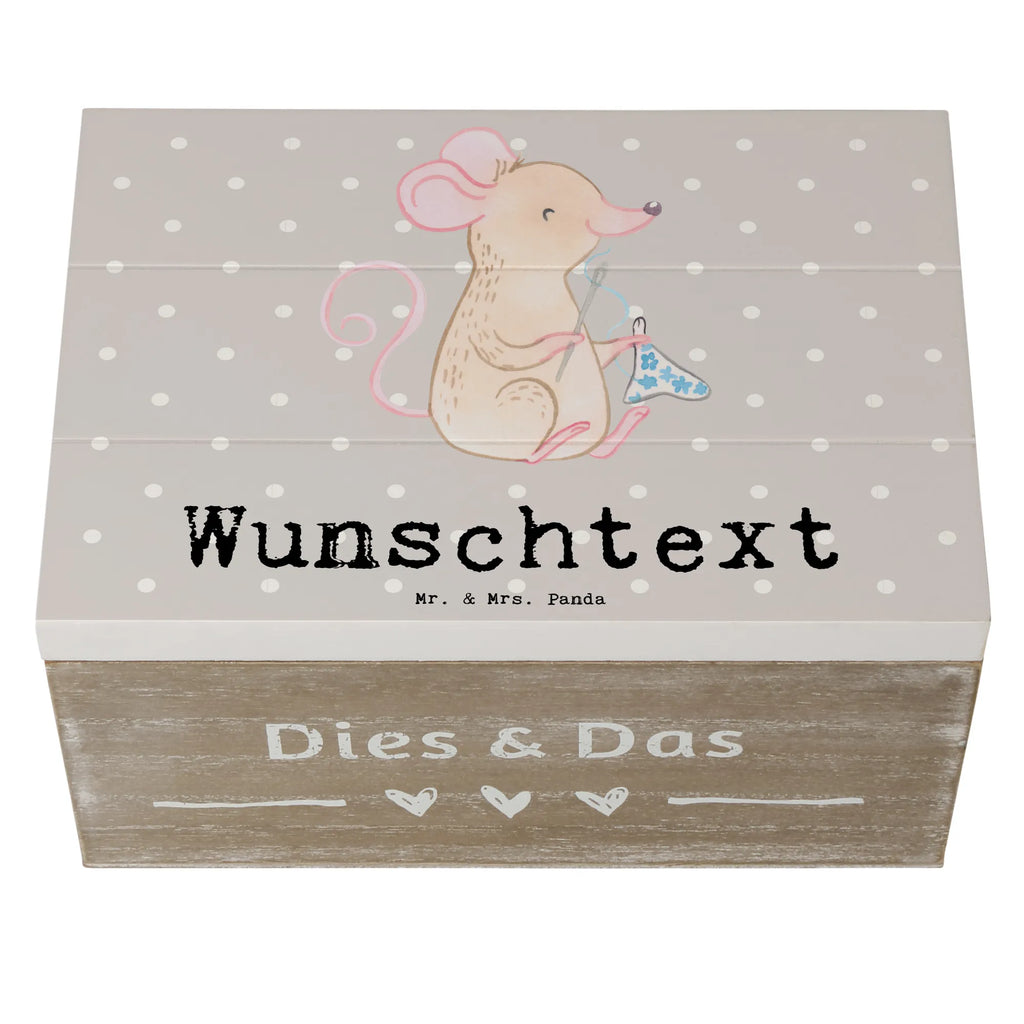 Personalisierte Holzkiste Maus Nähen GEschenkdose personalisiert, Aufbewahrungsbox Personalisiert, Schatulle Personalisiert, Truhe Personalisiert, Kiste Personalisiert, Holzkiste mit Namen, Erinnerungsbox Personalisiert, Schatzkiste mit Namen, mit Namen, Kiste mit Namen, Schatulle mit Namen, Aufbewahrungsbox mit Namen, Dekokiste mit Namen, Dekokiste Personalisiert, Geschenkbox personalisiert, Holzkiste Personalisiert, Erinnerungsbox mit Namen, Erinnerungskiste, Erinnerungskiste Personalisiert, Schatzkiste Personalisiert, Truhe mit Namen, Geschenk, Sport, Sportart, Hobby, Schenken, Danke, Dankeschön, Auszeichnung, Gewinn, Sportler, kreatives Hobby, DIY, Nähmaschine, Nähkurs, Nähen