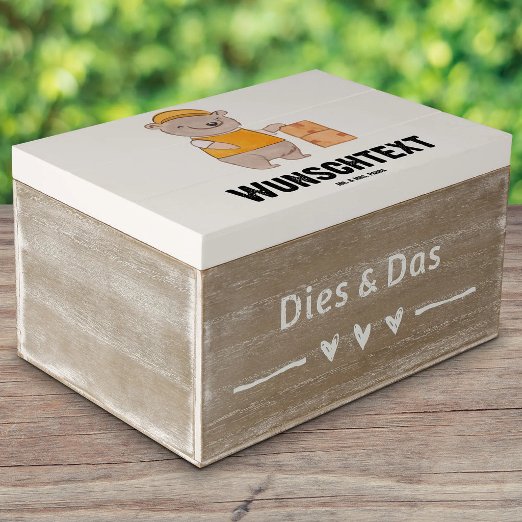 Personalisierte Holzkiste Paketzusteller mit Herz Truhe mit Namen, Aufbewahrungsbox Personalisiert, Kiste mit Namen, GEschenkdose Personalisiert, Holzkiste Personalisiert, Erinnerungsbox Personalisiert, Truhe Personalisiert, Schatzkiste mit Namen, Dekokiste Personalisiert, Erinnerungsbox mit Namen, Schatzkiste Personalisiert, Schatulle mit Namen, Kiste Personalisiert, Aufbewahrungsbox mit Namen, mit Namen, Schatulle Personalisiert, Dekokiste mit Namen, Erinnerungskiste Personalisiert, Geschenkbox Personalisiert, Holzkiste mit Namen, Beruf, Firma, Schenken, Mitarbeiter, Arbeitskollege, Danke, Kollegin, Geschenk, Kollege, Rente, Jubiläum, Abschied, Dankeschön, Ausbildung, Paketbote, Paketzusteller, Zustellservice Pakete