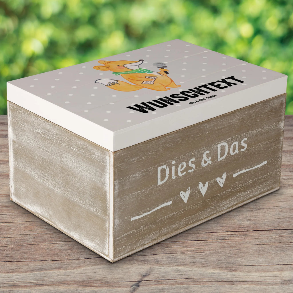 Personalizowane drewniane pudełko dziennikarz sportowy Serce Dekokiste Personalisiert, GEschenkdose Personalisiert, Aufbewahrungsbox Personalisiert, Geschenkbox Personalisiert, Schatulle Personalisiert, Erinnerungskiste Personalisiert, Holzkiste Personalisiert, Schatzkiste mit Namen, Dekokiste mit Namen, mit Namen, Holzkiste mit Namen, Truhe mit Namen, Truhe Personalisiert, Schatulle mit Namen, Erinnerungsbox mit Namen, Schatzkiste Personalisiert, Kiste mit Namen, Kiste Personalisiert, Erinnerungsbox Personalisiert, Aufbewahrungsbox mit Namen, Beruf, Firma, Schenken, Mitarbeiter, Arbeitskollege, Danke, Kollegin, Geschenk, Kollege, Rente, Jubiläum, Abschied, Dankeschön, Ausbildung, Sportjournalist, Pressebüro, Journalist, Studium, Redakteur, Reporter