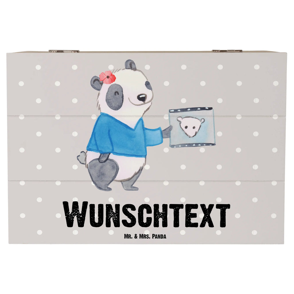 Personalisierte Holzkiste Fachärztin für Radiologie mit Herz Schatulle Personalisiert, GEschenkdose personalisiert, Dekokiste mit Namen, Erinnerungskiste, Holzkiste Personalisiert, Dekokiste Personalisiert, Schatzkiste Personalisiert, Holzkiste mit Namen, mit Namen, Aufbewahrungsbox mit Namen, Erinnerungsbox Personalisiert, Schatulle mit Namen, Schatzkiste mit Namen, Kiste mit Namen, Truhe Personalisiert, Truhe mit Namen, Kiste Personalisiert, Aufbewahrungsbox Personalisiert, Geschenkbox personalisiert, Erinnerungsbox mit Namen, Erinnerungskiste Personalisiert, Beruf, Ausbildung, Jubiläum, Abschied, Rente, Kollege, Kollegin, Geschenk, Schenken, Arbeitskollege, Mitarbeiter, Firma, Danke, Dankeschön