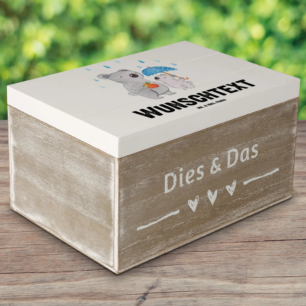 Personalisierte Holzkiste Tagesvater mit Herz Holzkiste Personalisiert, Dekokiste mit Namen, Dekokiste Personalisiert, Erinnerungsbox mit Namen, mit Namen, Schatulle mit Namen, Schatzkiste mit Namen, GEschenkdose Personalisiert, Schatulle Personalisiert, Aufbewahrungsbox Personalisiert, Schatzkiste Personalisiert, Aufbewahrungsbox mit Namen, Geschenkbox Personalisiert, Truhe mit Namen, Kiste Personalisiert, Kiste mit Namen, Erinnerungsbox Personalisiert, Truhe Personalisiert, Erinnerungskiste Personalisiert, Holzkiste mit Namen, Beruf, Firma, Schenken, Mitarbeiter, Arbeitskollege, Danke, Kollegin, Geschenk, Kollege, Rente, Jubiläum, Abschied, Dankeschön, Ausbildung