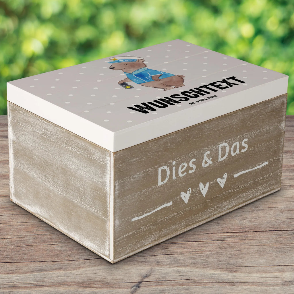 Personalisierte Holzkiste Polizistin Herz Erinnerungsbox mit Namen, mit Namen, Truhe mit Namen, Dekokiste Personalisiert, Truhe Personalisiert, Schatzkiste mit Namen, GEschenkdose personalisiert, Aufbewahrungsbox mit Namen, Schatulle mit Namen, Erinnerungskiste Personalisiert, Geschenkbox personalisiert, Dekokiste mit Namen, Kiste mit Namen, Schatzkiste Personalisiert, Holzkiste mit Namen, Schatulle Personalisiert, Erinnerungskiste, Kiste Personalisiert, Erinnerungsbox Personalisiert, Holzkiste Personalisiert, Aufbewahrungsbox Personalisiert, Beruf, Ausbildung, Jubiläum, Abschied, Rente, Kollege, Kollegin, Geschenk, Schenken, Arbeitskollege, Mitarbeiter, Firma, Danke, Dankeschön, Polizei, Polizistin, Polizeibeamtin, Cop, Wachfrau, Studium