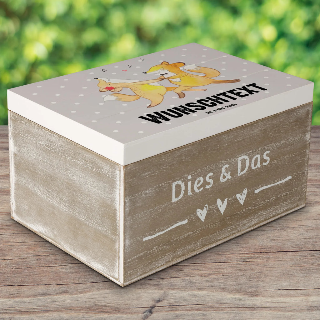 Personalisierte Holzkiste Füchse Salsa tanzen Kiste Personalisiert, Erinnerungskiste, Geschenkbox personalisiert, Holzkiste mit Namen, Schatzkiste mit Namen, Schatulle mit Namen, Truhe Personalisiert, Aufbewahrungsbox Personalisiert, mit Namen, GEschenkdose personalisiert, Dekokiste Personalisiert, Erinnerungsbox mit Namen, Holzkiste Personalisiert, Dekokiste mit Namen, Kiste mit Namen, Schatulle Personalisiert, Erinnerungskiste Personalisiert, Truhe mit Namen, Erinnerungsbox Personalisiert, Aufbewahrungsbox mit Namen, Schatzkiste Personalisiert, Geschenk, Sport, Sportart, Hobby, Schenken, Danke, Dankeschön, Auszeichnung, Gewinn, Sportler, Tanzkurs, Salsa tanzen, Tanzschule, Tanzen