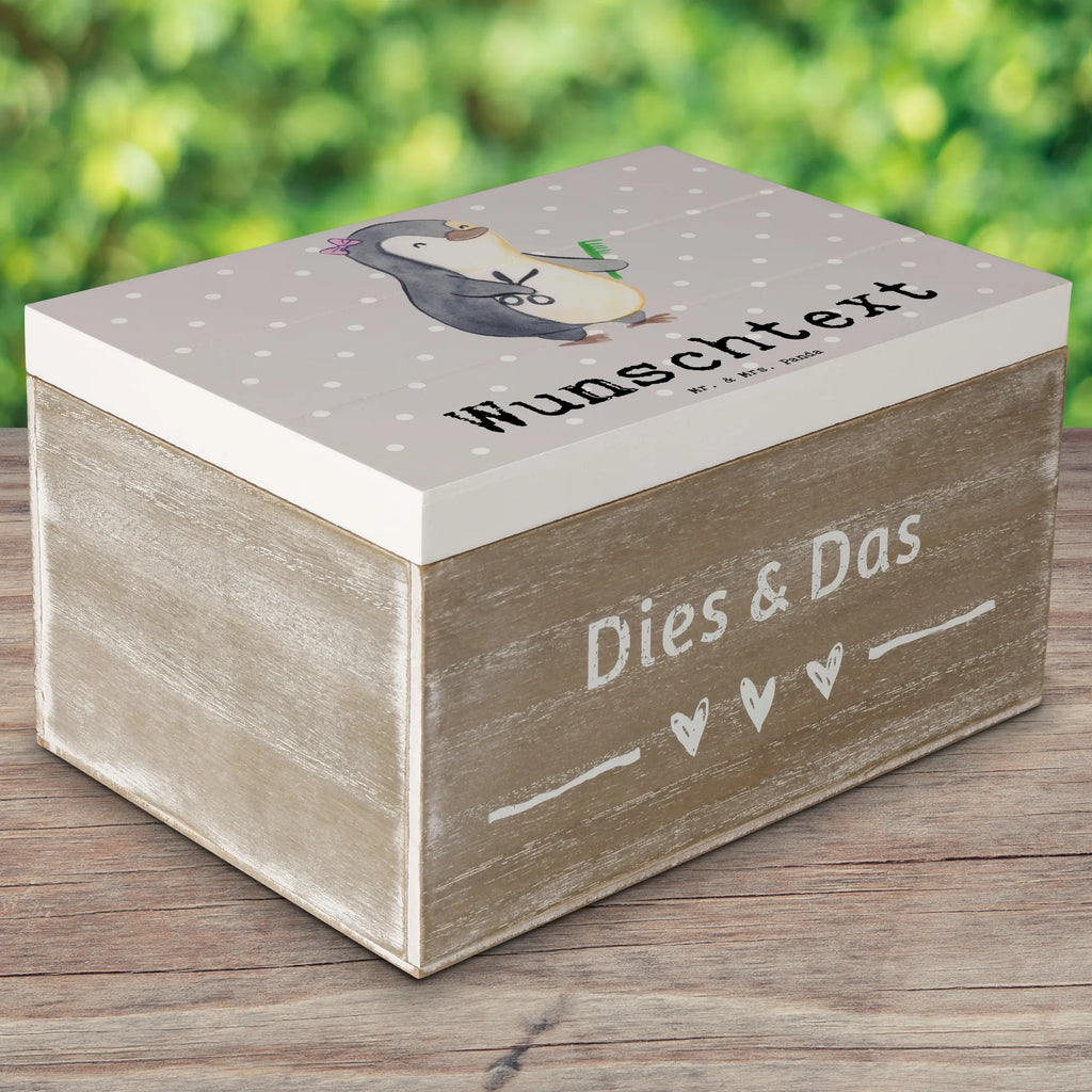 Personalisierte Holzkiste Friseurin Herz Schatzkiste Personalisiert, Truhe Personalisiert, Holzkiste mit Namen, Kiste Personalisiert, GEschenkdose Personalisiert, Truhe mit Namen, Kiste mit Namen, Erinnerungsbox Personalisiert, Aufbewahrungsbox mit Namen, Geschenkbox Personalisiert, Dekokiste mit Namen, Aufbewahrungsbox Personalisiert, Holzkiste Personalisiert, Erinnerungsbox mit Namen, Dekokiste Personalisiert, mit Namen, Schatulle mit Namen, Schatzkiste mit Namen, Schatulle Personalisiert, Erinnerungskiste Personalisiert, Beruf, Firma, Schenken, Mitarbeiter, Arbeitskollege, Danke, Kollegin, Geschenk, Kollege, Rente, Jubiläum, Abschied, Dankeschön, Ausbildung, Haarstylistin, Frisörbesuch, Frisörin, Friseursalon, Eröffnung Friseur