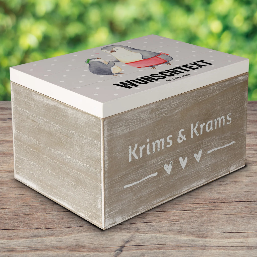 Personalisierte Holzkiste Pinguin Beste Mutti der Welt Aufbewahrungsbox Personalisiert, Truhe mit Namen, Holzkiste mit Namen, Geschenkbox Personalisiert, Schatzkiste mit Namen, Erinnerungsbox mit Namen, Schatulle Personalisiert, GEschenkdose Personalisiert, Holzkiste Personalisiert, Dekokiste Personalisiert, Schatzkiste Personalisiert, mit Namen, Aufbewahrungsbox mit Namen, Dekokiste mit Namen, Erinnerungsbox Personalisiert, Schatulle mit Namen, Erinnerungskiste Personalisiert, Kiste Personalisiert, Truhe Personalisiert, Kiste mit Namen, Geschenkidee, Geschenk, Schenken, Mitbringsel, Geburtstag, Geburtstagsgeschenk, für, Danke, Dankeschön, Bedanken, Freude machen, Geschenktipp, Muttertag, Supermama, Mama, Mutter, Sohn, Beste, Mutti, Mami, Ma, Tochter, Beste Mama
