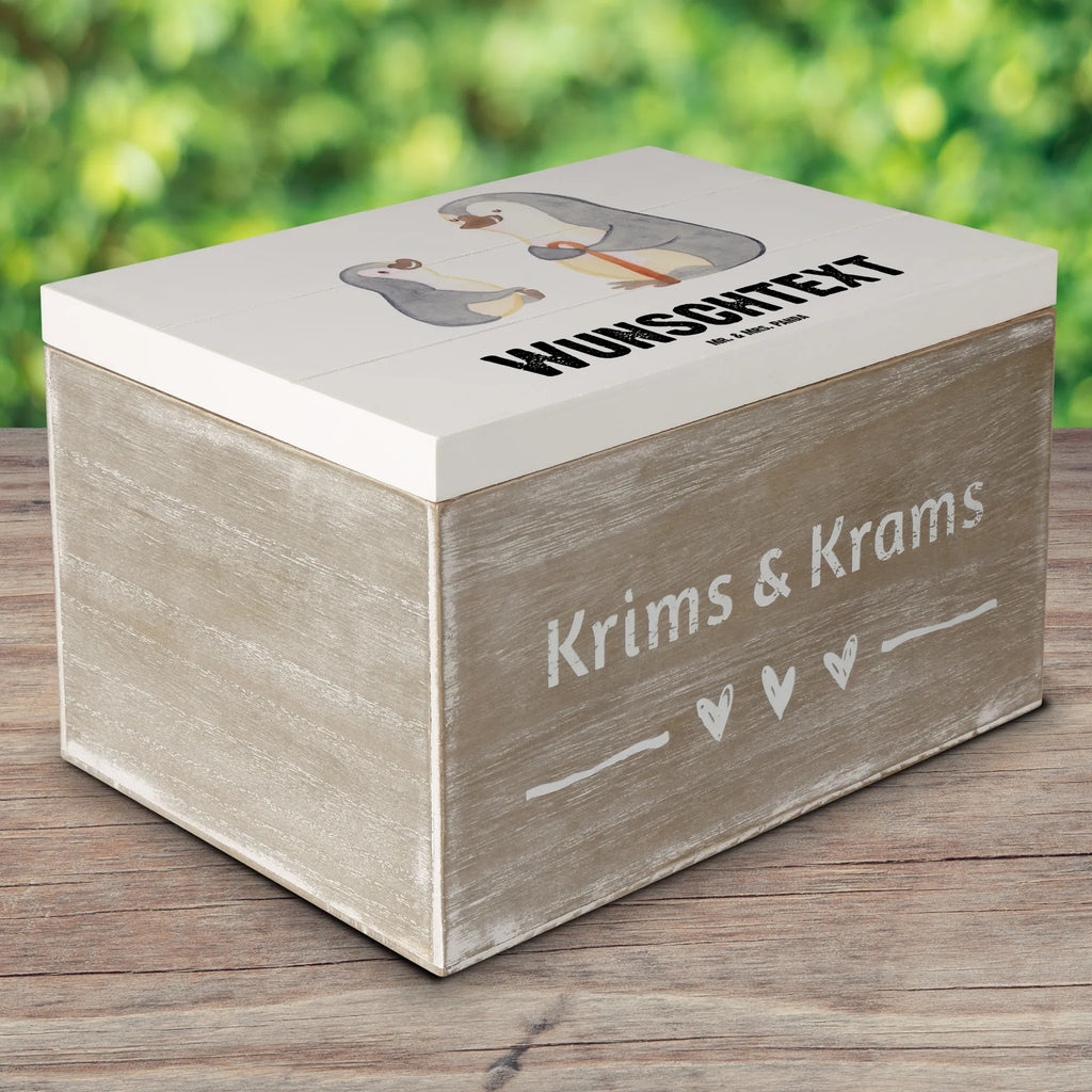 Personalisierte Holzkiste Pinguin Bester Großvater der Welt Truhe Personalisiert, mit Namen, Geschenkbox Personalisiert, Erinnerungsbox mit Namen, Schatzkiste Personalisiert, Dekokiste mit Namen, Dekokiste Personalisiert, GEschenkdose Personalisiert, Aufbewahrungsbox mit Namen, Aufbewahrungsbox Personalisiert, Kiste Personalisiert, Schatulle mit Namen, Schatzkiste mit Namen, Schatulle Personalisiert, Holzkiste mit Namen, Erinnerungsbox Personalisiert, Truhe mit Namen, Erinnerungskiste Personalisiert, Kiste mit Namen, Holzkiste Personalisiert, Geschenk, für, Geschenktipp, Dankeschön, Schenken, Bedanken, Freude machen, Danke, Geschenkidee, Geburtstag, Mitbringsel, Geburtstagsgeschenk, Bester, Großeltern, Enkelin, Grossvater, Oppi, Opi. Großpapa, Großvater, Oppa, Enkelkind, Opa, Kleinigkeit, Enkel