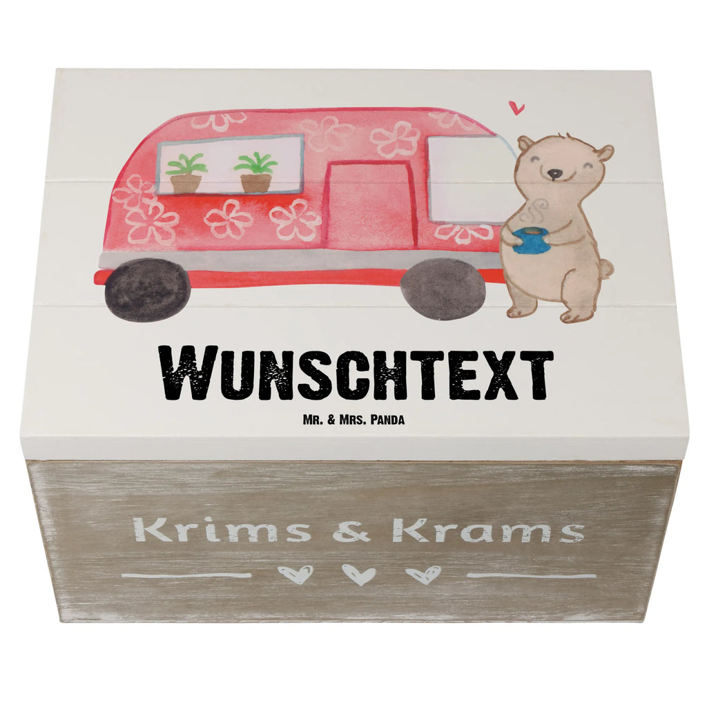 Personalisierte Holzkiste Bär Camper mit Namen, Geschenkbox Personalisiert, Truhe mit Namen, Schatulle mit Namen, Dekokiste mit Namen, Holzkiste Personalisiert, Erinnerungsbox Personalisiert, Dekokiste Personalisiert, Aufbewahrungsbox Personalisiert, Schatzkiste mit Namen, Erinnerungskiste Personalisiert, Erinnerungsbox mit Namen, Kiste Personalisiert, Schatulle Personalisiert, Truhe Personalisiert, Holzkiste mit Namen, Schatzkiste Personalisiert, GEschenkdose Personalisiert, Aufbewahrungsbox mit Namen, Kiste mit Namen, Geschenk, Schenken, Sport, Sportart, Hobby, Danke, Dankeschön, Auszeichnung, Gewinn, Sportler, Roadtrip, Campingplatz, Zelten, Campen, Wohnmobil, Camper, Urlaub