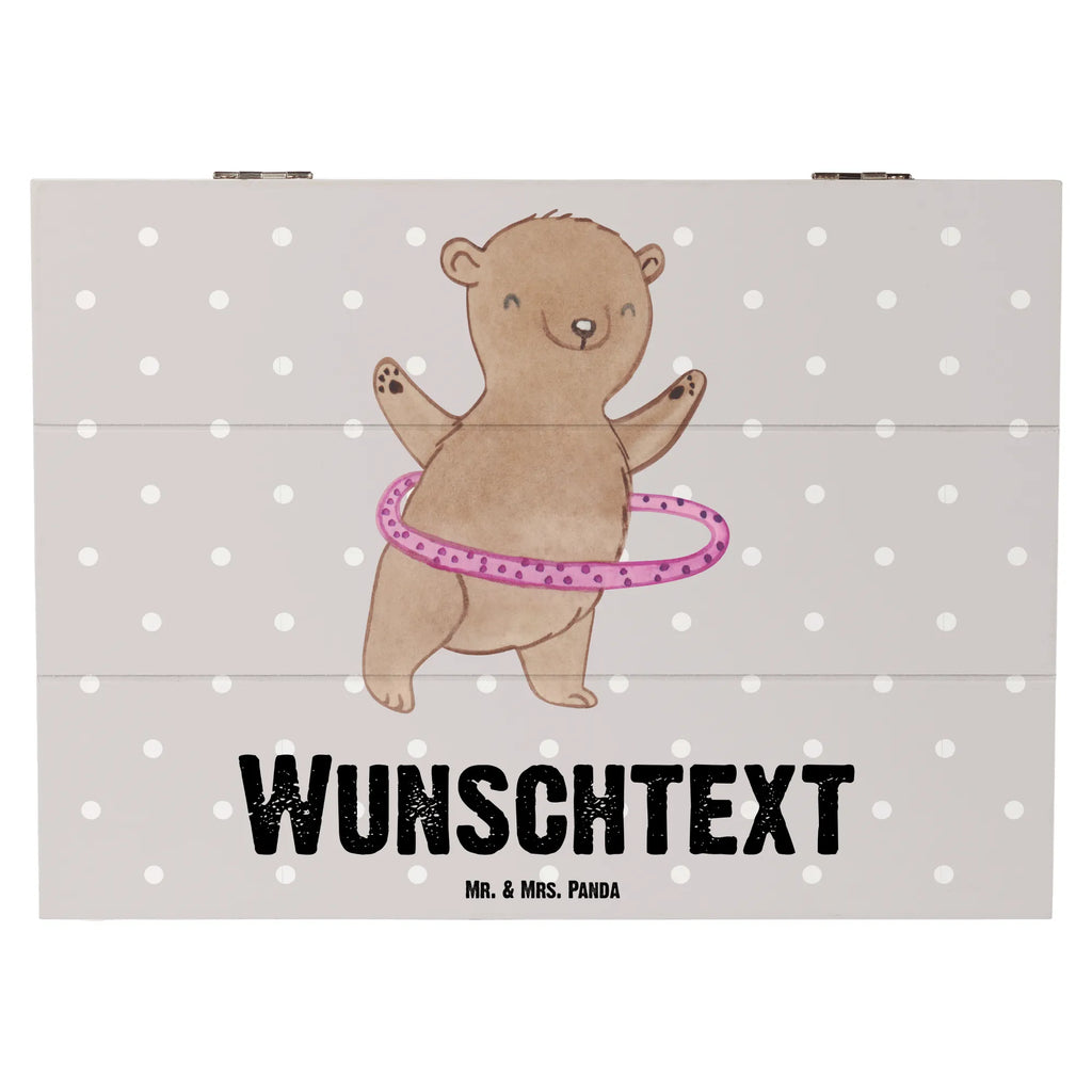 Personalisierte Holzkiste Bär Hula Hoop Aufbewahrungsbox Personalisiert, Truhe Personalisiert, Geschenkbox Personalisiert, Holzkiste mit Namen, Holzkiste Personalisiert, GEschenkdose Personalisiert, Erinnerungsbox Personalisiert, mit Namen, Schatulle Personalisiert, Dekokiste mit Namen, Erinnerungskiste Personalisiert, Schatzkiste mit Namen, Kiste Personalisiert, Aufbewahrungsbox mit Namen, Kiste mit Namen, Schatzkiste Personalisiert, Dekokiste Personalisiert, Erinnerungsbox mit Namen, Schatulle mit Namen, Truhe mit Namen, Geschenk, Schenken, Sport, Sportart, Hobby, Danke, Dankeschön, Auszeichnung, Gewinn, Sportler, Fitness, Hula Hoop, Training
