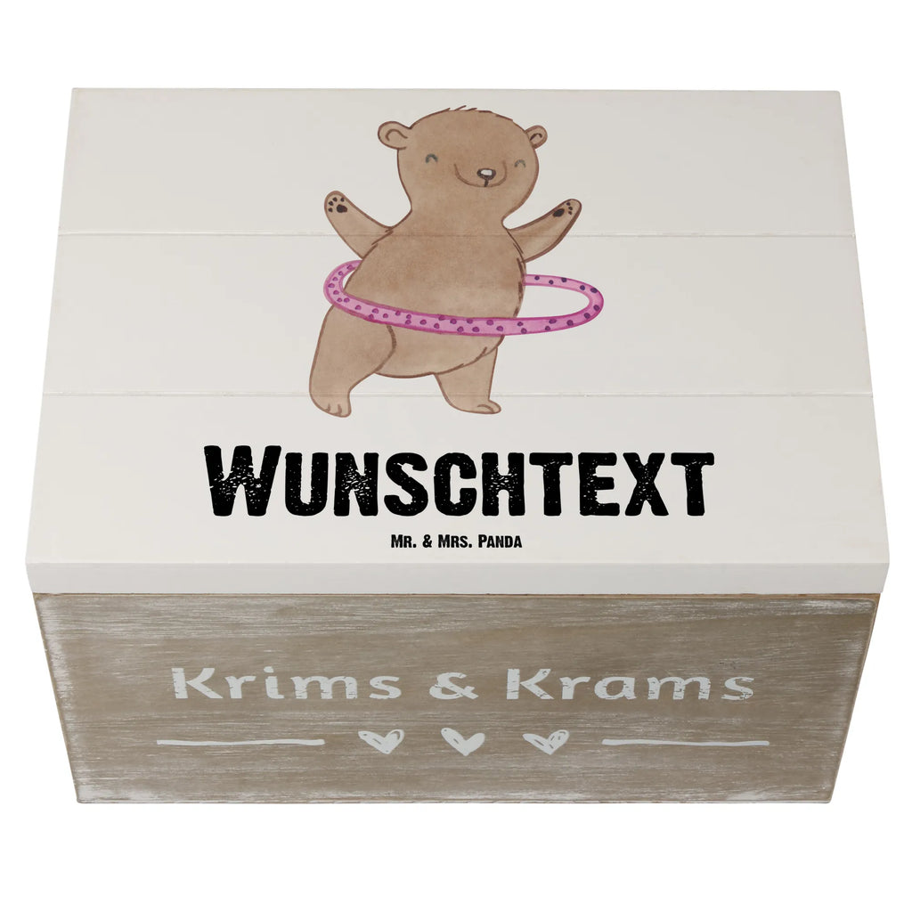 Personalisierte Holzkiste Bär Hula Hoop Aufbewahrungsbox Personalisiert, Truhe Personalisiert, Geschenkbox Personalisiert, Holzkiste mit Namen, Holzkiste Personalisiert, GEschenkdose Personalisiert, Erinnerungsbox Personalisiert, mit Namen, Schatulle Personalisiert, Dekokiste mit Namen, Erinnerungskiste Personalisiert, Schatzkiste mit Namen, Kiste Personalisiert, Aufbewahrungsbox mit Namen, Kiste mit Namen, Schatzkiste Personalisiert, Dekokiste Personalisiert, Erinnerungsbox mit Namen, Schatulle mit Namen, Truhe mit Namen, Geschenk, Schenken, Sport, Sportart, Hobby, Danke, Dankeschön, Auszeichnung, Gewinn, Sportler, Fitness, Hula Hoop, Training