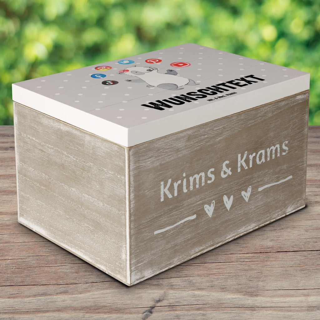 Personalizowane drewniane pudełko menadżerka mediów społecznościowych Serce Geschenkbox Personalisiert, Holzkiste mit Namen, mit Namen, Schatzkiste mit Namen, Aufbewahrungsbox Personalisiert, Dekokiste Personalisiert, Erinnerungskiste Personalisiert, Schatzkiste Personalisiert, Holzkiste Personalisiert, Schatulle mit Namen, Dekokiste mit Namen, Schatulle Personalisiert, Kiste Personalisiert, Erinnerungsbox Personalisiert, Aufbewahrungsbox mit Namen, GEschenkdose Personalisiert, Truhe mit Namen, Erinnerungsbox mit Namen, Kiste mit Namen, Truhe Personalisiert, Beruf, Firma, Schenken, Mitarbeiter, Arbeitskollege, Danke, Kollegin, Geschenk, Kollege, Rente, Jubiläum, Abschied, Dankeschön, Ausbildung