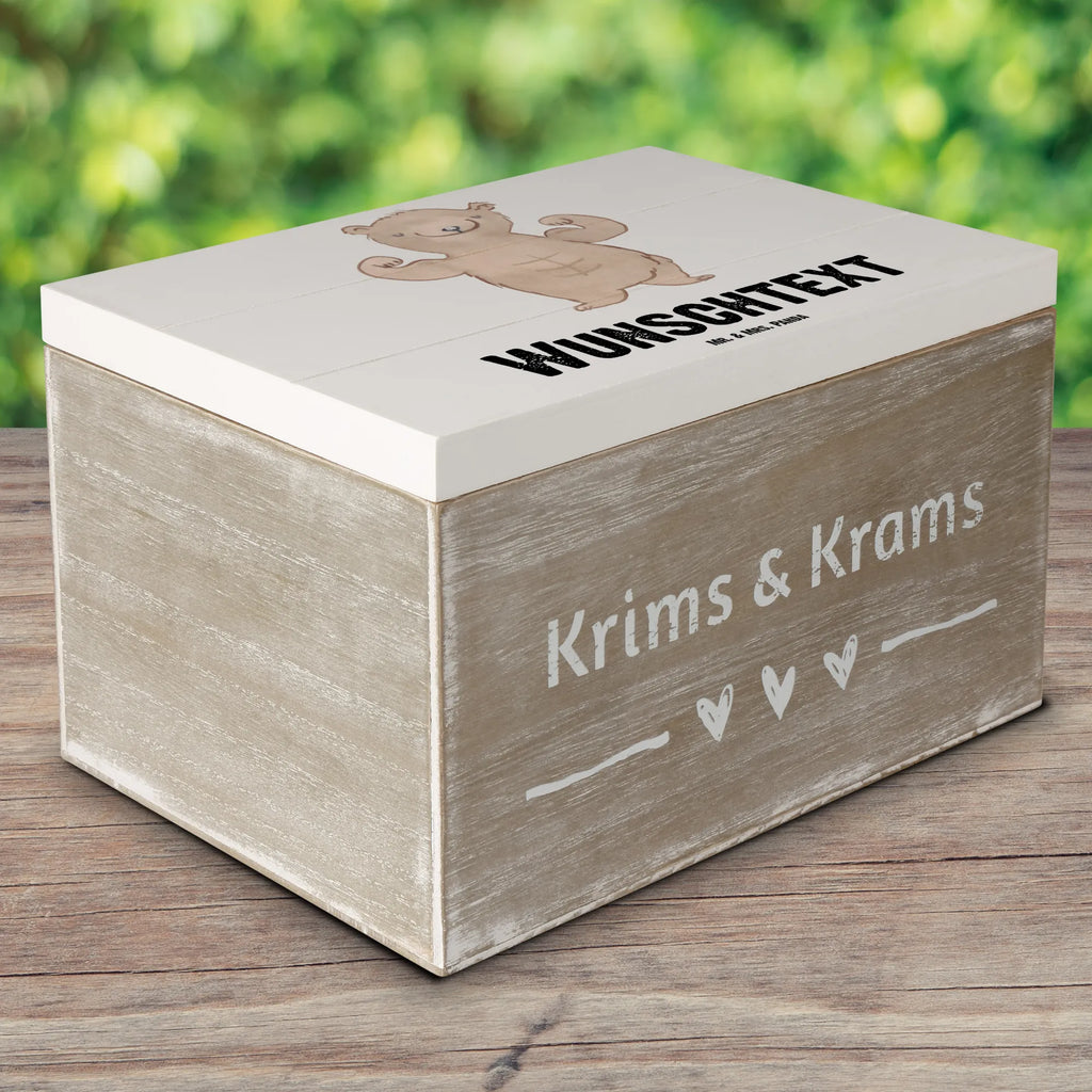 Personalisierte Holzkiste Bär Bodybuilding Dekokiste Personalisiert, Truhe mit Namen, mit Namen, Erinnerungsbox Personalisiert, Schatzkiste mit Namen, GEschenkdose Personalisiert, Kiste Personalisiert, Holzkiste Personalisiert, Aufbewahrungsbox mit Namen, Kiste mit Namen, Schatulle Personalisiert, Schatulle mit Namen, Erinnerungskiste Personalisiert, Geschenkbox Personalisiert, Aufbewahrungsbox Personalisiert, Truhe Personalisiert, Dekokiste mit Namen, Schatzkiste Personalisiert, Erinnerungsbox mit Namen, Holzkiste mit Namen, Geschenk, Schenken, Sport, Sportart, Hobby, Danke, Dankeschön, Auszeichnung, Gewinn, Sportler, Bodybuilding, Leistungssport, Muskelmasse, Körpergestaltung