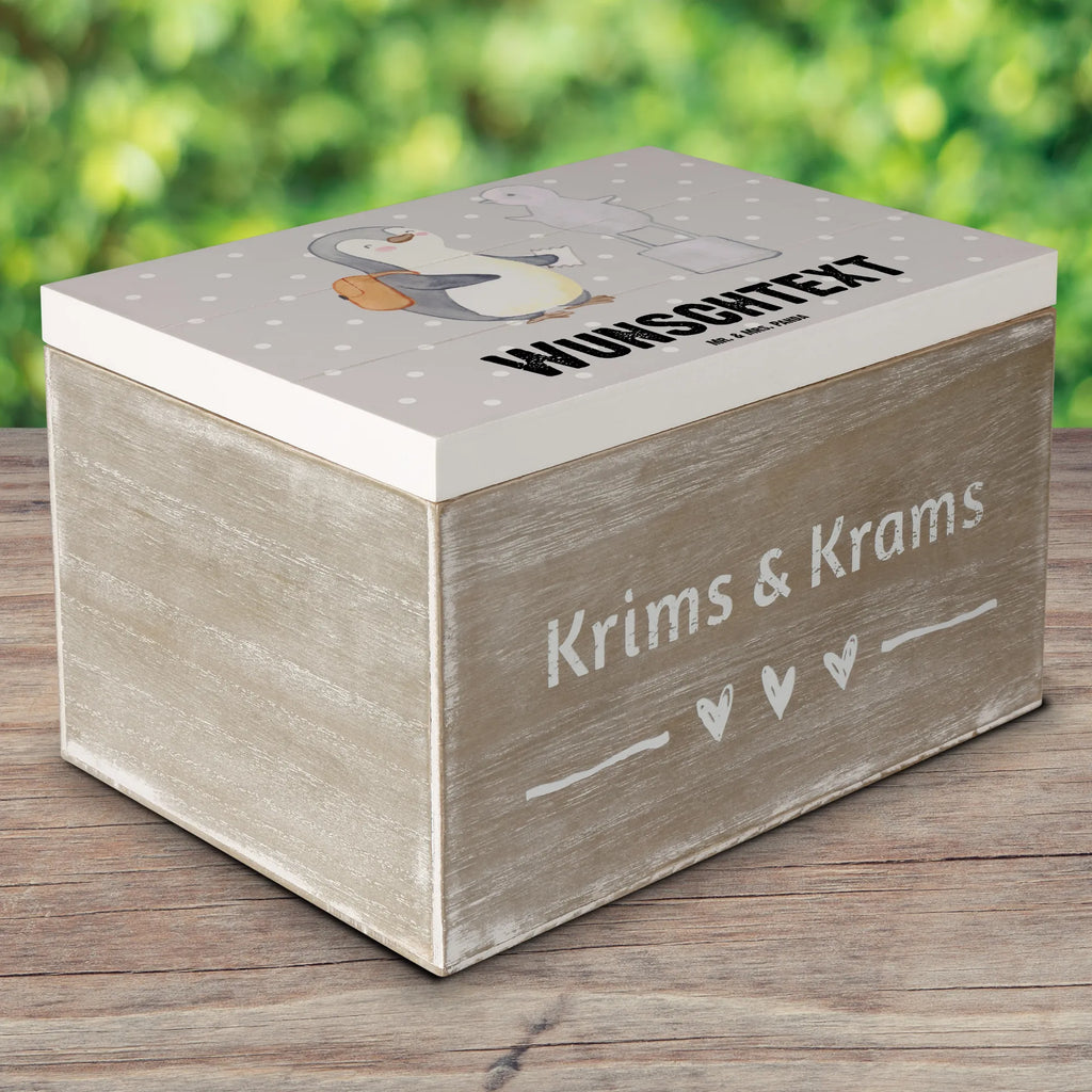 Personalised wooden chest penguin to visit a museum Dekokiste Personalisiert, Holzkiste Personalisiert, Schatzkiste mit Namen, Truhe mit Namen, Geschenkbox Personalisiert, GEschenkdose Personalisiert, Kiste Personalisiert, mit Namen, Dekokiste mit Namen, Schatzkiste Personalisiert, Erinnerungsbox mit Namen, Truhe Personalisiert, Holzkiste mit Namen, Aufbewahrungsbox Personalisiert, Erinnerungsbox Personalisiert, Aufbewahrungsbox mit Namen, Schatulle mit Namen, Schatulle Personalisiert, Erinnerungskiste Personalisiert, Kiste mit Namen, Hobby, Sportart, Schenken, Sport, Sportler, Gewinn, Auszeichnung, Dankeschön, Geschenk, Danke, Museen, Museum Besuchen