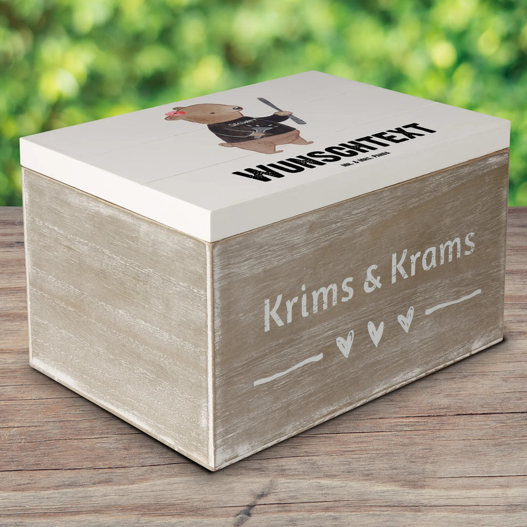 Personalisierte Holzkiste Sicherheitsdienstmitarbeiterin Herz GEschenkdose personalisiert, Kiste Personalisiert, Schatzkiste Personalisiert, Dekokiste Personalisiert, Aufbewahrungsbox mit Namen, Geschenkbox personalisiert, Holzkiste mit Namen, Erinnerungsbox mit Namen, Schatulle mit Namen, Holzkiste Personalisiert, Truhe Personalisiert, Schatulle Personalisiert, Aufbewahrungsbox Personalisiert, Schatzkiste mit Namen, Erinnerungsbox Personalisiert, Kiste mit Namen, Erinnerungskiste Personalisiert, Erinnerungskiste, Dekokiste mit Namen, mit Namen, Truhe mit Namen, Beruf, Ausbildung, Jubiläum, Abschied, Rente, Kollege, Kollegin, Geschenk, Schenken, Arbeitskollege, Mitarbeiter, Firma, Danke, Dankeschön