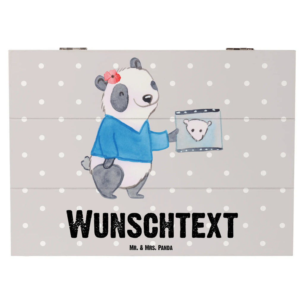 Personalisierte Holzkiste Fachärztin für Radiologie mit Herz Schatulle Personalisiert, GEschenkdose personalisiert, Dekokiste mit Namen, Erinnerungskiste, Holzkiste Personalisiert, Dekokiste Personalisiert, Schatzkiste Personalisiert, Holzkiste mit Namen, mit Namen, Aufbewahrungsbox mit Namen, Erinnerungsbox Personalisiert, Schatulle mit Namen, Schatzkiste mit Namen, Kiste mit Namen, Truhe Personalisiert, Truhe mit Namen, Kiste Personalisiert, Aufbewahrungsbox Personalisiert, Geschenkbox personalisiert, Erinnerungsbox mit Namen, Erinnerungskiste Personalisiert, Beruf, Ausbildung, Jubiläum, Abschied, Rente, Kollege, Kollegin, Geschenk, Schenken, Arbeitskollege, Mitarbeiter, Firma, Danke, Dankeschön