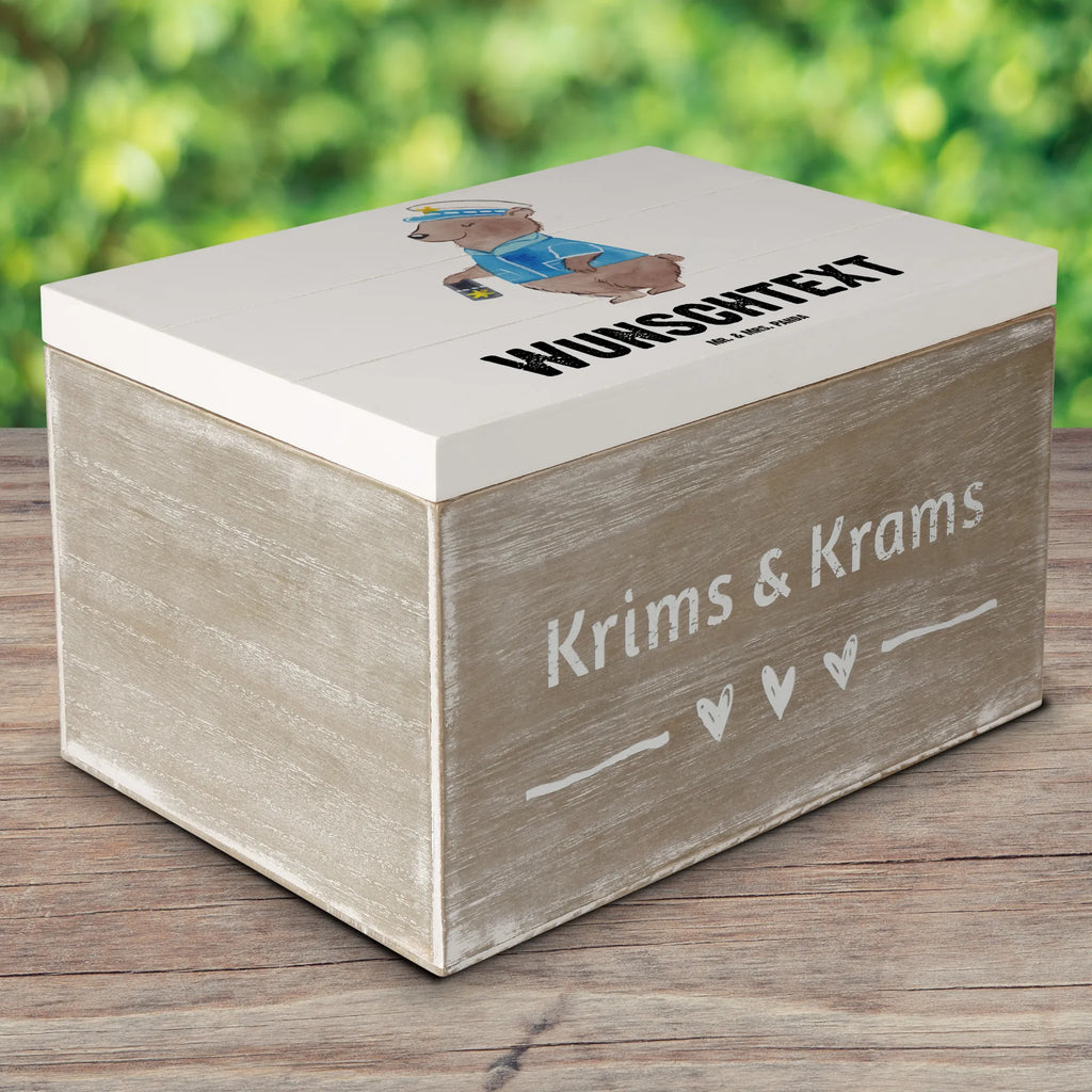 Personalisierte Holzkiste Polizistin Herz Erinnerungsbox mit Namen, mit Namen, Truhe mit Namen, Dekokiste Personalisiert, Truhe Personalisiert, Schatzkiste mit Namen, GEschenkdose personalisiert, Aufbewahrungsbox mit Namen, Schatulle mit Namen, Erinnerungskiste Personalisiert, Geschenkbox personalisiert, Dekokiste mit Namen, Kiste mit Namen, Schatzkiste Personalisiert, Holzkiste mit Namen, Schatulle Personalisiert, Erinnerungskiste, Kiste Personalisiert, Erinnerungsbox Personalisiert, Holzkiste Personalisiert, Aufbewahrungsbox Personalisiert, Beruf, Ausbildung, Jubiläum, Abschied, Rente, Kollege, Kollegin, Geschenk, Schenken, Arbeitskollege, Mitarbeiter, Firma, Danke, Dankeschön, Polizei, Polizistin, Polizeibeamtin, Cop, Wachfrau, Studium