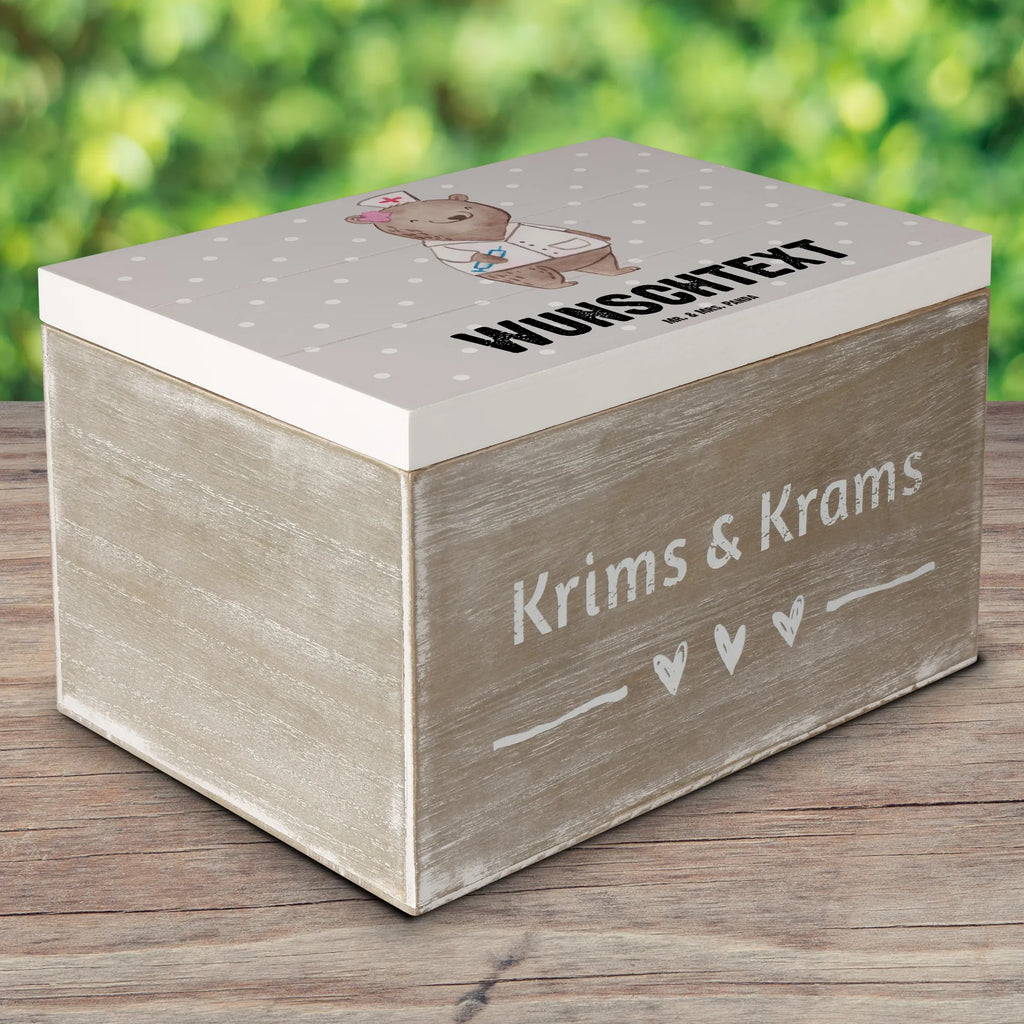 Personalizowane drewniane pudełko Lekarka serce Dekokiste Personalisiert, Truhe Personalisiert, Holzkiste Personalisiert, mit Namen, Geschenkbox Personalisiert, Erinnerungskiste Personalisiert, Kiste mit Namen, Kiste Personalisiert, GEschenkdose Personalisiert, Holzkiste mit Namen, Erinnerungsbox Personalisiert, Aufbewahrungsbox mit Namen, Aufbewahrungsbox Personalisiert, Schatzkiste mit Namen, Truhe mit Namen, Schatzkiste Personalisiert, Schatulle mit Namen, Erinnerungsbox mit Namen, Schatulle Personalisiert, Dekokiste mit Namen, Beruf, Firma, Schenken, Mitarbeiter, Arbeitskollege, Danke, Kollegin, Geschenk, Kollege, Rente, Jubiläum, Abschied, Dankeschön, Ausbildung, Doktorin, Ärztin, Arztpraxis, Doktortitel, Hausärztin, Medizinstudium, Medizinerin