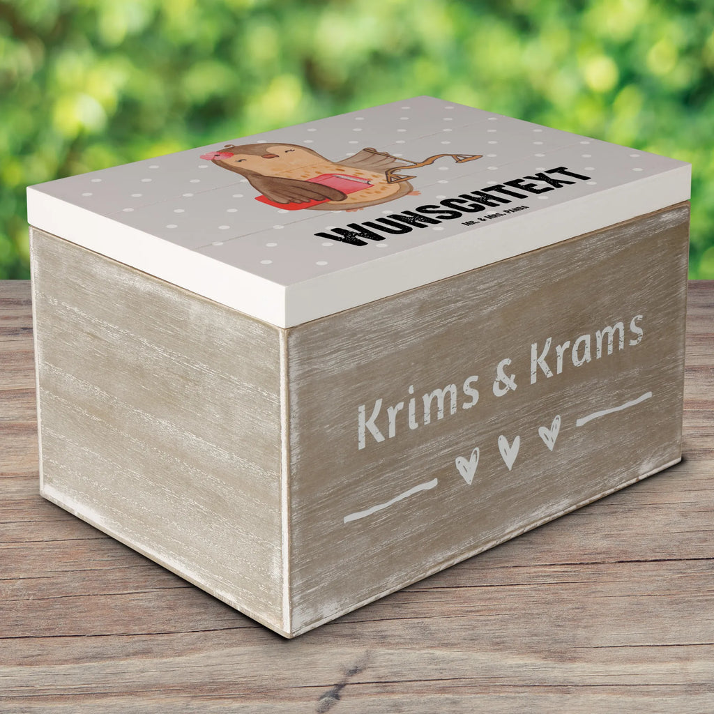 Personalisierte Holzkiste Juristin mit Herz Erinnerungskiste Personalisiert, Dekokiste Personalisiert, Erinnerungskiste, GEschenkdose personalisiert, Dekokiste mit Namen, Truhe mit Namen, Schatzkiste Personalisiert, Schatulle mit Namen, Schatulle Personalisiert, Geschenkbox personalisiert, Aufbewahrungsbox mit Namen, Aufbewahrungsbox Personalisiert, Erinnerungsbox Personalisiert, Erinnerungsbox mit Namen, Holzkiste Personalisiert, Schatzkiste mit Namen, Kiste mit Namen, Kiste Personalisiert, Truhe Personalisiert, Holzkiste mit Namen, mit Namen, Beruf, Ausbildung, Jubiläum, Abschied, Rente, Kollege, Kollegin, Geschenk, Schenken, Arbeitskollege, Mitarbeiter, Firma, Danke, Dankeschön, Anwältin, Staatsexamen, Jurastudent, Anwaltskanzlei, Master of laws, Juristin, Jura Studium
