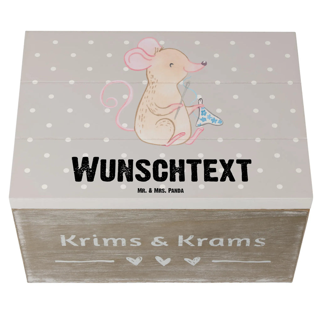 Personalisierte Holzkiste Maus Nähen GEschenkdose personalisiert, Aufbewahrungsbox Personalisiert, Schatulle Personalisiert, Truhe Personalisiert, Kiste Personalisiert, Holzkiste mit Namen, Erinnerungsbox Personalisiert, Schatzkiste mit Namen, mit Namen, Kiste mit Namen, Schatulle mit Namen, Aufbewahrungsbox mit Namen, Dekokiste mit Namen, Dekokiste Personalisiert, Geschenkbox personalisiert, Holzkiste Personalisiert, Erinnerungsbox mit Namen, Erinnerungskiste, Erinnerungskiste Personalisiert, Schatzkiste Personalisiert, Truhe mit Namen, Geschenk, Sport, Sportart, Hobby, Schenken, Danke, Dankeschön, Auszeichnung, Gewinn, Sportler, kreatives Hobby, DIY, Nähmaschine, Nähkurs, Nähen