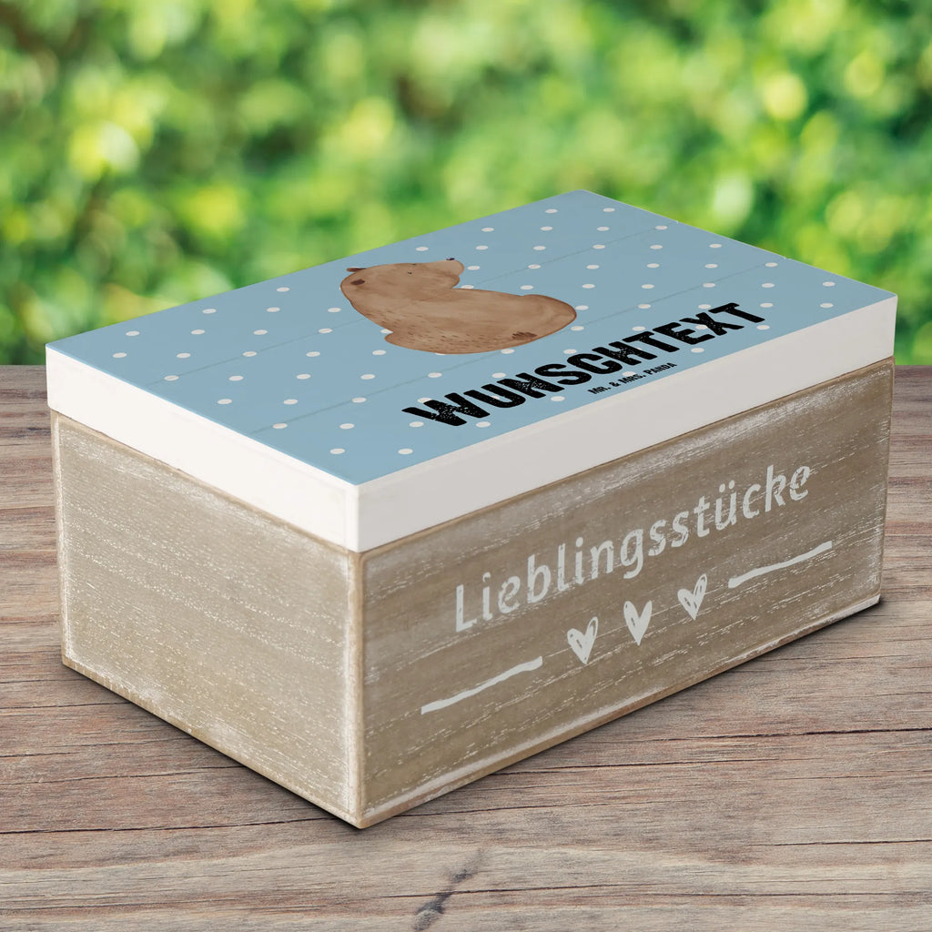 Personalisierte Holzkiste Bär Schulterblick Erinnerungskiste, Erinnerungskiste Personalisiert, GEschenkdose personalisiert, Truhe mit Namen, Dekokiste mit Namen, Schatzkiste Personalisiert, Aufbewahrungsbox mit Namen, Geschenkbox personalisiert, Holzkiste Personalisiert, Erinnerungsbox mit Namen, mit Namen, Truhe Personalisiert, Kiste Personalisiert, Kiste mit Namen, Schatulle Personalisiert, Dekokiste Personalisiert, Erinnerungsbox Personalisiert, Aufbewahrungsbox Personalisiert, Schatzkiste mit Namen, Schatulle mit Namen, Holzkiste mit Namen, Bär, Teddy, Teddybär, Bärenliebe, Motivation, Weltansicht, Bären, Weisheit, Selbstachtung