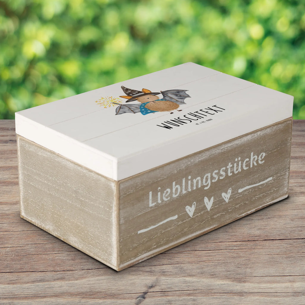 Personalisierte Holzkiste Fledermaus Zauberer Dekokiste mit Namen, Kiste mit Namen, Truhe mit Namen, Schatzkiste mit Namen, Holzkiste Personalisiert, Geschenkbox Personalisiert, Erinnerungsbox Personalisiert, Holzkiste mit Namen, Schatulle mit Namen, Schatzkiste Personalisiert, Dekokiste Personalisiert, Aufbewahrungsbox Personalisiert, Kiste Personalisiert, Erinnerungsbox mit Namen, Schatulle Personalisiert, GEschenkdose Personalisiert, mit Namen, Erinnerungskiste Personalisiert, Aufbewahrungsbox mit Namen, Truhe Personalisiert, Lustige Sprüche, Tiere, Tiermotive, Gute Laune, Reinsteigern, Fledermäuse, Fledermaus, Magier, Frauen, Zauberer