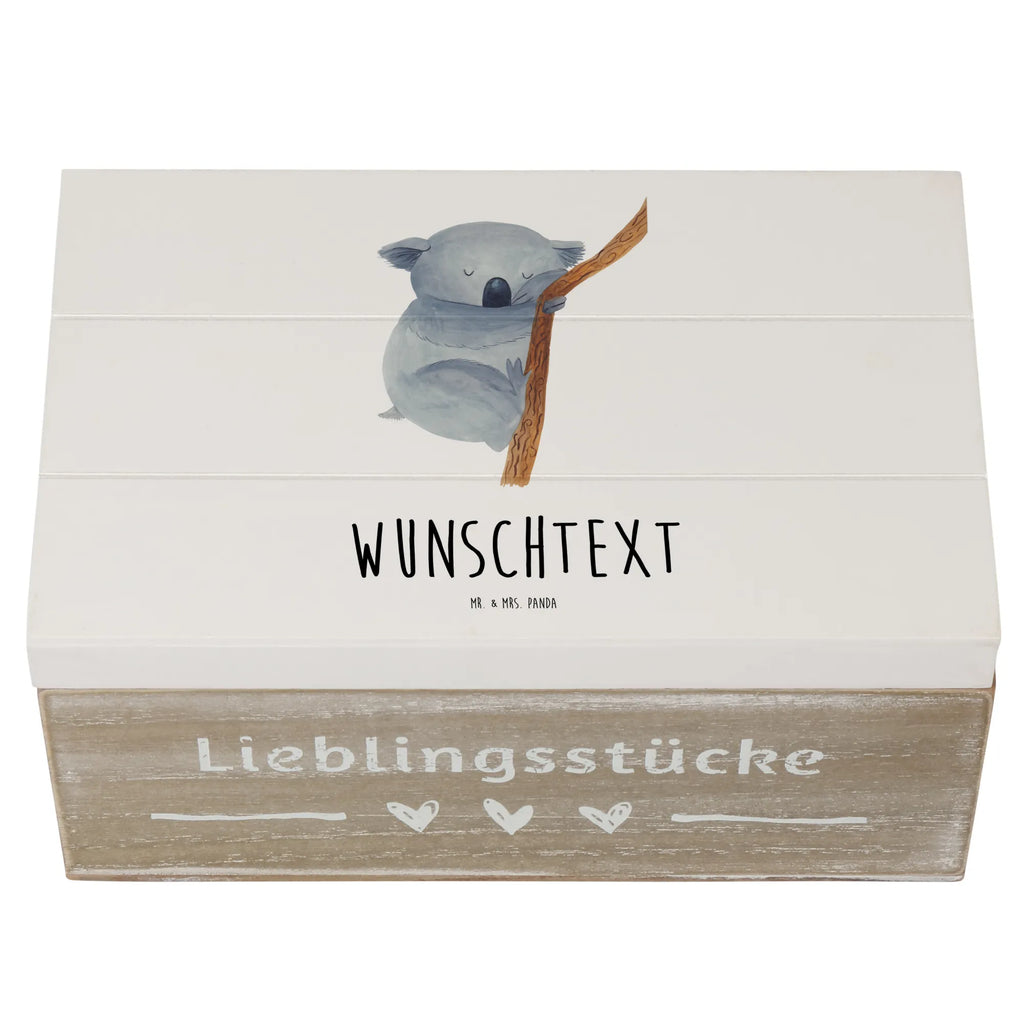 Personalisierte Holzkiste Koalabär Truhe Personalisiert, Aufbewahrungsbox Personalisiert, Truhe mit Namen, Aufbewahrungsbox mit Namen, Schatzkiste mit Namen, GEschenkdose Personalisiert, Erinnerungsbox mit Namen, Kiste mit Namen, Geschenkbox Personalisiert, Erinnerungskiste Personalisiert, Holzkiste Personalisiert, Dekokiste Personalisiert, Schatulle mit Namen, Dekokiste mit Namen, Kiste Personalisiert, Holzkiste mit Namen, Schatzkiste Personalisiert, mit Namen, Erinnerungsbox Personalisiert, Schatulle Personalisiert, Lustige Sprüche, Tiere, Tiermotive, Gute Laune, Träumen, schlafen, Bär, Koalabär, Koala, Traumland, Traum, Schlafzimmer