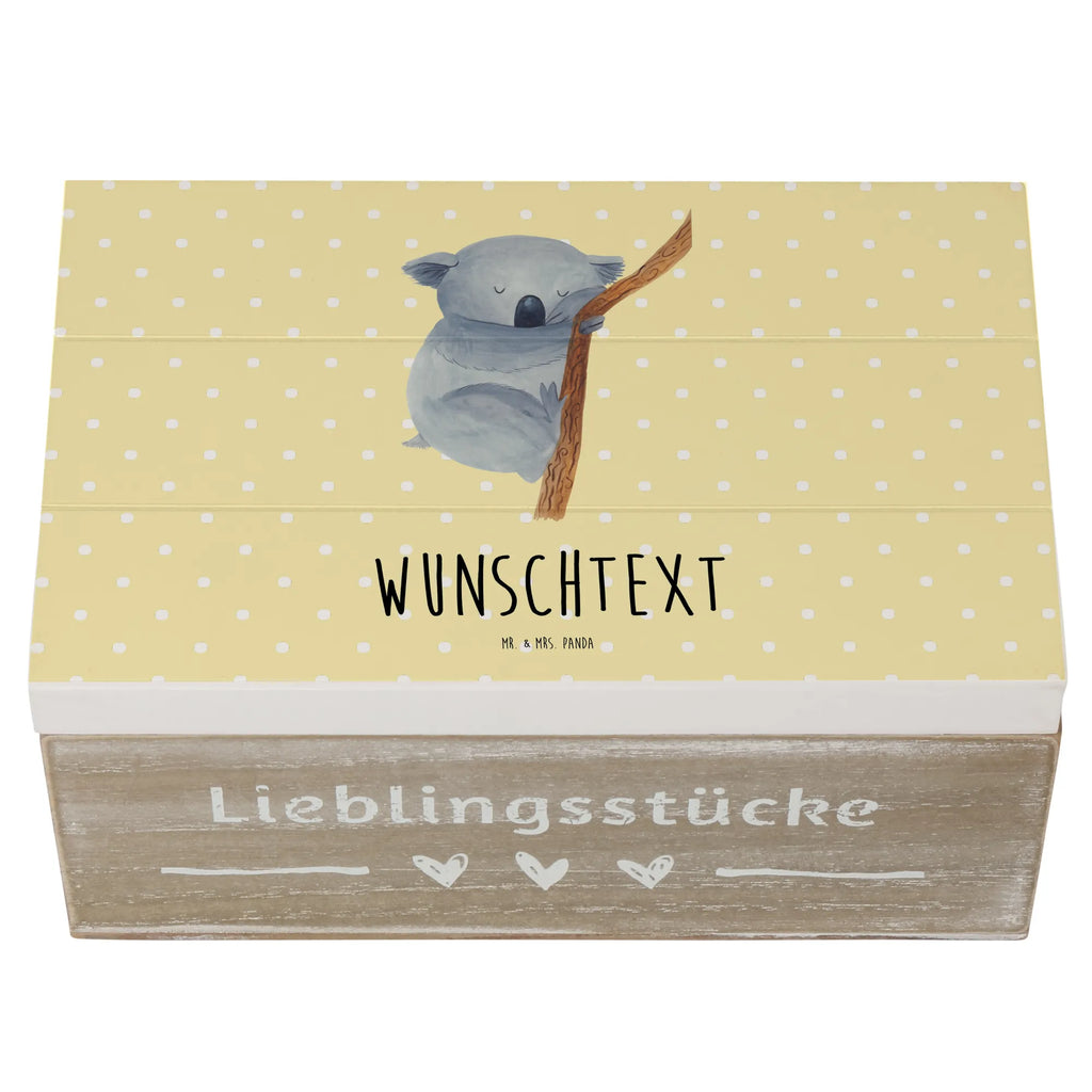 Personalisierte Holzkiste Koalabär Truhe Personalisiert, Aufbewahrungsbox Personalisiert, Truhe mit Namen, Aufbewahrungsbox mit Namen, Schatzkiste mit Namen, GEschenkdose Personalisiert, Erinnerungsbox mit Namen, Kiste mit Namen, Geschenkbox Personalisiert, Erinnerungskiste Personalisiert, Holzkiste Personalisiert, Dekokiste Personalisiert, Schatulle mit Namen, Dekokiste mit Namen, Kiste Personalisiert, Holzkiste mit Namen, Schatzkiste Personalisiert, mit Namen, Erinnerungsbox Personalisiert, Schatulle Personalisiert, Lustige Sprüche, Tiere, Tiermotive, Gute Laune, Träumen, schlafen, Bär, Koalabär, Koala, Traumland, Traum, Schlafzimmer