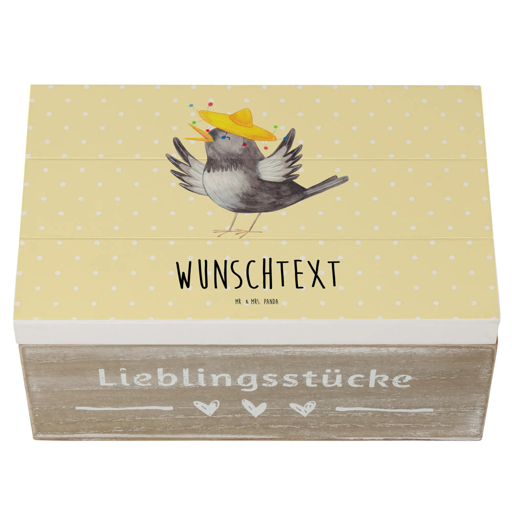 Personalizowane drewniane pudełko kruk Sombrero GEschenkdose Personalisiert, Schatzkiste mit Namen, Dekokiste mit Namen, Schatulle Personalisiert, Geschenkbox Personalisiert, Holzkiste Personalisiert, Truhe mit Namen, Kiste Personalisiert, Truhe Personalisiert, Holzkiste mit Namen, Schatulle mit Namen, Aufbewahrungsbox Personalisiert, Erinnerungsbox mit Namen, Schatzkiste Personalisiert, Erinnerungskiste Personalisiert, mit Namen, Dekokiste Personalisiert, Kiste mit Namen, Erinnerungsbox Personalisiert, Aufbewahrungsbox mit Namen, Lustige Sprüche, Tiere, Tiermotive, Gute Laune, Vogel, Rabe, Glück Spruch, glücklich sein, Froh, Elster, Vögel, Fröhlich sein, Motivation, Spruch Positiv