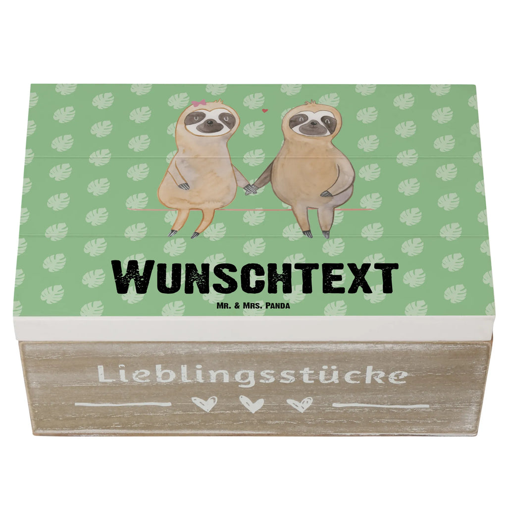 Personalisierte Holzkiste Faultier Pärchen Schatzkiste Personalisiert, Holzkiste mit Namen, Dekokiste Personalisiert, Truhe mit Namen, Truhe Personalisiert, Dekokiste mit Namen, Holzkiste Personalisiert, Aufbewahrungsbox mit Namen, Erinnerungsbox Personalisiert, Erinnerungsbox mit Namen, mit Namen, Aufbewahrungsbox Personalisiert, Erinnerungskiste Personalisiert, GEschenkdose Personalisiert, Schatulle Personalisiert, Schatzkiste mit Namen, Geschenkbox Personalisiert, Schatulle mit Namen, Kiste Personalisiert, Kiste mit Namen, Faultier, Faultier Deko, Faultier Geschenk, Gemeinsam, Liebe, Faultierliebe, Liebespaar, Verlobt, Langsamkeit, Verliebt, Beziehung, Relaxen, faul, Lieblingstier, Faultierpärchen, Pärchen, Faultiere