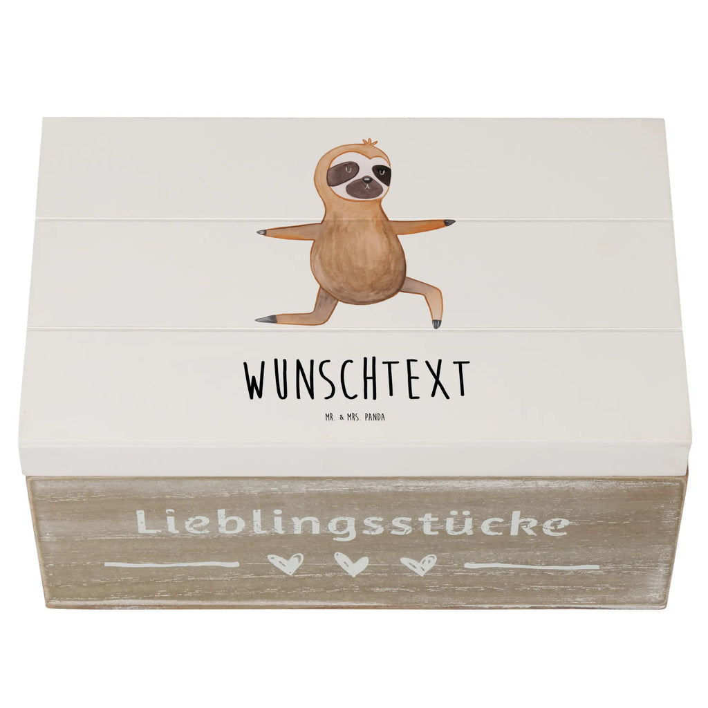 Personalizowane drewniane pudełko leniwiec Joga Truhe mit Namen, Dekokiste Personalisiert, Erinnerungsbox mit Namen, Schatzkiste Personalisiert, Holzkiste Personalisiert, Holzkiste mit Namen, Erinnerungsbox Personalisiert, Dekokiste mit Namen, Geschenkbox Personalisiert, Schatulle mit Namen, Aufbewahrungsbox Personalisiert, Kiste Personalisiert, GEschenkdose Personalisiert, Truhe Personalisiert, mit Namen, Erinnerungskiste Personalisiert, Aufbewahrungsbox mit Namen, Kiste mit Namen, Schatulle Personalisiert, Schatzkiste mit Namen, Faultier, Faultier Deko, Faultier Geschenk, Lieblingstier, Gelassenheit, faul, Entspannung, Krieger, Faultiere, Yogaübungen, Yoga, Meditation, Namaste, Atmung