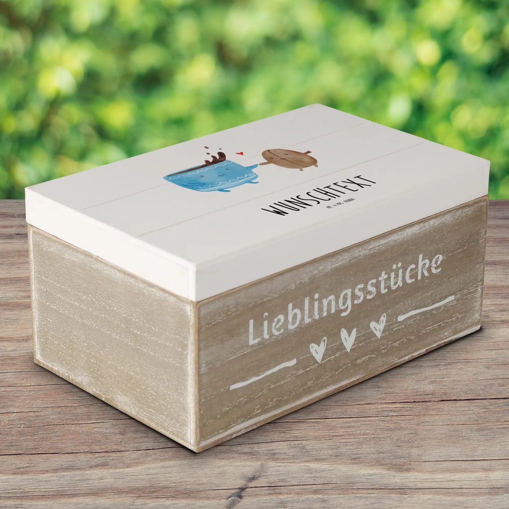 Personalisierte Holzkiste Kaffee Bohne Truhe mit Namen, Truhe Personalisiert, GEschenkdose Personalisiert, Schatulle Personalisiert, Aufbewahrungsbox mit Namen, Geschenkbox Personalisiert, mit Namen, Erinnerungsbox mit Namen, Dekokiste Personalisiert, Erinnerungskiste Personalisiert, Kiste Personalisiert, Schatzkiste mit Namen, Schatulle mit Namen, Holzkiste Personalisiert, Schatzkiste Personalisiert, Kiste mit Namen, Erinnerungsbox Personalisiert, Aufbewahrungsbox Personalisiert, Holzkiste mit Namen, Dekokiste mit Namen, Lustige Sprüche, Tiere, Tiermotive, Gute Laune, Kaffee, Kaffeebohne, Genuss, Zufriedenheit, Glück