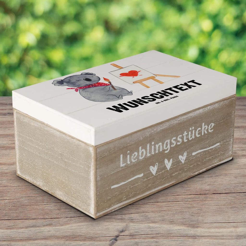 Personalizowane drewniane pudełko koala artysta Truhe mit Namen, Holzkiste Personalisiert, Dekokiste mit Namen, Erinnerungskiste Personalisiert, Erinnerungsbox Personalisiert, Erinnerungsbox mit Namen, Kiste Personalisiert, Aufbewahrungsbox mit Namen, Geschenkbox Personalisiert, Truhe Personalisiert, Kiste mit Namen, Schatzkiste Personalisiert, Schatulle mit Namen, Dekokiste Personalisiert, Holzkiste mit Namen, mit Namen, Aufbewahrungsbox Personalisiert, GEschenkdose Personalisiert, Schatzkiste mit Namen, Schatulle Personalisiert, Koala, Koalabär, Liebe, Liebesgeschenk, Zeichnen, Gefühle, Liebensbeweis, Künstler
