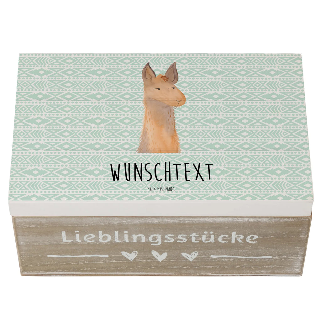Personalisierte Holzkiste Lamakopf genervt Erinnerungsbox mit Namen, Schatzkiste mit Namen, Aufbewahrungsbox Personalisiert, Schatzkiste Personalisiert, Truhe Personalisiert, Holzkiste mit Namen, Dekokiste mit Namen, Geschenkbox Personalisiert, Dekokiste Personalisiert, GEschenkdose Personalisiert, mit Namen, Schatulle Personalisiert, Aufbewahrungsbox mit Namen, Truhe mit Namen, Erinnerungsbox Personalisiert, Erinnerungskiste Personalisiert, Holzkiste Personalisiert, Schatulle mit Namen, Kiste mit Namen, Kiste Personalisiert, Lama, Alpaka, Recht haben, Chefin, Chef, Lamas, Beste Freundin, Büro, Partnerin, Freundin, Genervt sein, Azubi, Büroalltag