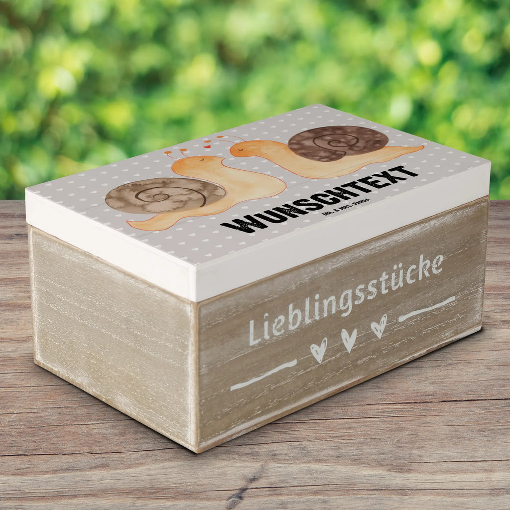 Personalised wooden chest Snails in love Schatulle mit Namen, Dekokiste Personalisiert, Schatzkiste mit Namen, Erinnerungskiste, Holzkiste Personalisiert, Truhe mit Namen, mit Namen, Dekokiste mit Namen, Erinnerungskiste Personalisiert, Schatzkiste Personalisiert, Schatulle Personalisiert, GEschenkdose personalisiert, Aufbewahrungsbox mit Namen, Truhe Personalisiert, Holzkiste mit Namen, Kiste mit Namen, Geschenkbox personalisiert, Erinnerungsbox Personalisiert, Kiste Personalisiert, Aufbewahrungsbox Personalisiert, Erinnerungsbox mit Namen, Liebe, Partner, Freund, Freundin, Ehemann, Ehefrau, Heiraten, Verlobung, Heiratsantrag, Liebesgeschenk, Jahrestag, Hocheitstag