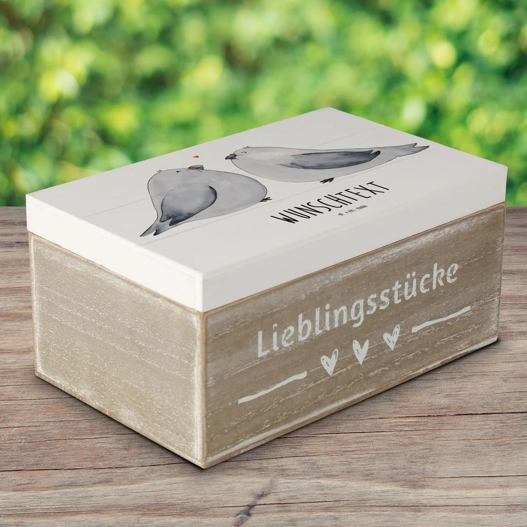 Personalizowane drewniane pudełko Gołębia miłość Dekokiste mit Namen, Erinnerungskiste Personalisiert, Geschenkbox personalisiert, Kiste mit Namen, Erinnerungskiste, Erinnerungsbox Personalisiert, Schatulle mit Namen, Erinnerungsbox mit Namen, Dekokiste Personalisiert, Holzkiste Personalisiert, Holzkiste mit Namen, Schatulle Personalisiert, Truhe mit Namen, Truhe Personalisiert, Kiste Personalisiert, Aufbewahrungsbox mit Namen, Aufbewahrungsbox Personalisiert, Schatzkiste Personalisiert, GEschenkdose personalisiert, Schatzkiste mit Namen, mit Namen, Partner, Ehemann, Heiratsantrag, Ehefrau, Liebe, Freund, Hocheitstag, Liebesgeschenk, Jahrestag, Freundin, Heiraten, Verlobung, Turteltäubchen, Verheiratet, Tauben, Liebesbeweis, Hochzeitstag, Verliebt, Turteltauben, Geschenk Freundin, Geschenk Freund, Verlobt, Geschenk Hochzeit