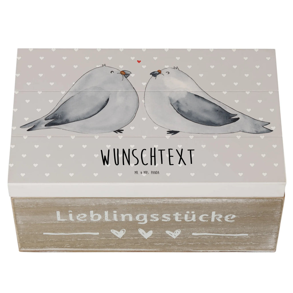 Personalizowane drewniane pudełko Gołębia miłość Dekokiste mit Namen, Erinnerungskiste Personalisiert, Geschenkbox personalisiert, Kiste mit Namen, Erinnerungskiste, Erinnerungsbox Personalisiert, Schatulle mit Namen, Erinnerungsbox mit Namen, Dekokiste Personalisiert, Holzkiste Personalisiert, Holzkiste mit Namen, Schatulle Personalisiert, Truhe mit Namen, Truhe Personalisiert, Kiste Personalisiert, Aufbewahrungsbox mit Namen, Aufbewahrungsbox Personalisiert, Schatzkiste Personalisiert, GEschenkdose personalisiert, Schatzkiste mit Namen, mit Namen, Partner, Ehemann, Heiratsantrag, Ehefrau, Liebe, Freund, Hocheitstag, Liebesgeschenk, Jahrestag, Freundin, Heiraten, Verlobung, Turteltäubchen, Verheiratet, Tauben, Liebesbeweis, Hochzeitstag, Verliebt, Turteltauben, Geschenk Freundin, Geschenk Freund, Verlobt, Geschenk Hochzeit