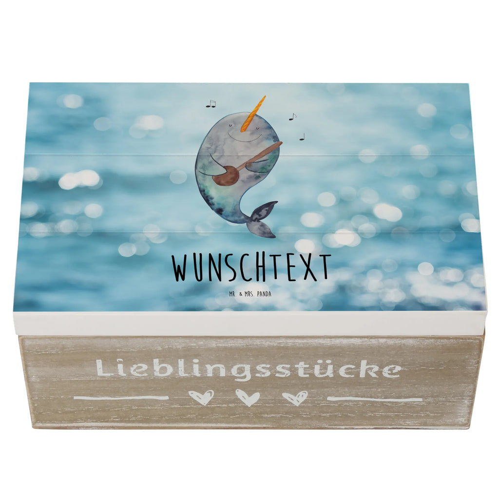 Personalisierte Holzkiste Narwal Gitarre Kiste Personalisiert, Schatzkiste mit Namen, Schatulle mit Namen, Erinnerungskiste, Schatulle Personalisiert, Holzkiste mit Namen, Erinnerungskiste Personalisiert, Dekokiste mit Namen, Dekokiste Personalisiert, Schatzkiste Personalisiert, Erinnerungsbox Personalisiert, GEschenkdose personalisiert, Truhe mit Namen, Truhe Personalisiert, Erinnerungsbox mit Namen, Geschenkbox personalisiert, Kiste mit Namen, mit Namen, Aufbewahrungsbox Personalisiert, Aufbewahrungsbox mit Namen, Holzkiste Personalisiert, Meerestiere, Meer, Urlaub, Gitarre, Gespräche, Wal, Narwal, Tanzen, Frust, Probleme, Problemlösung