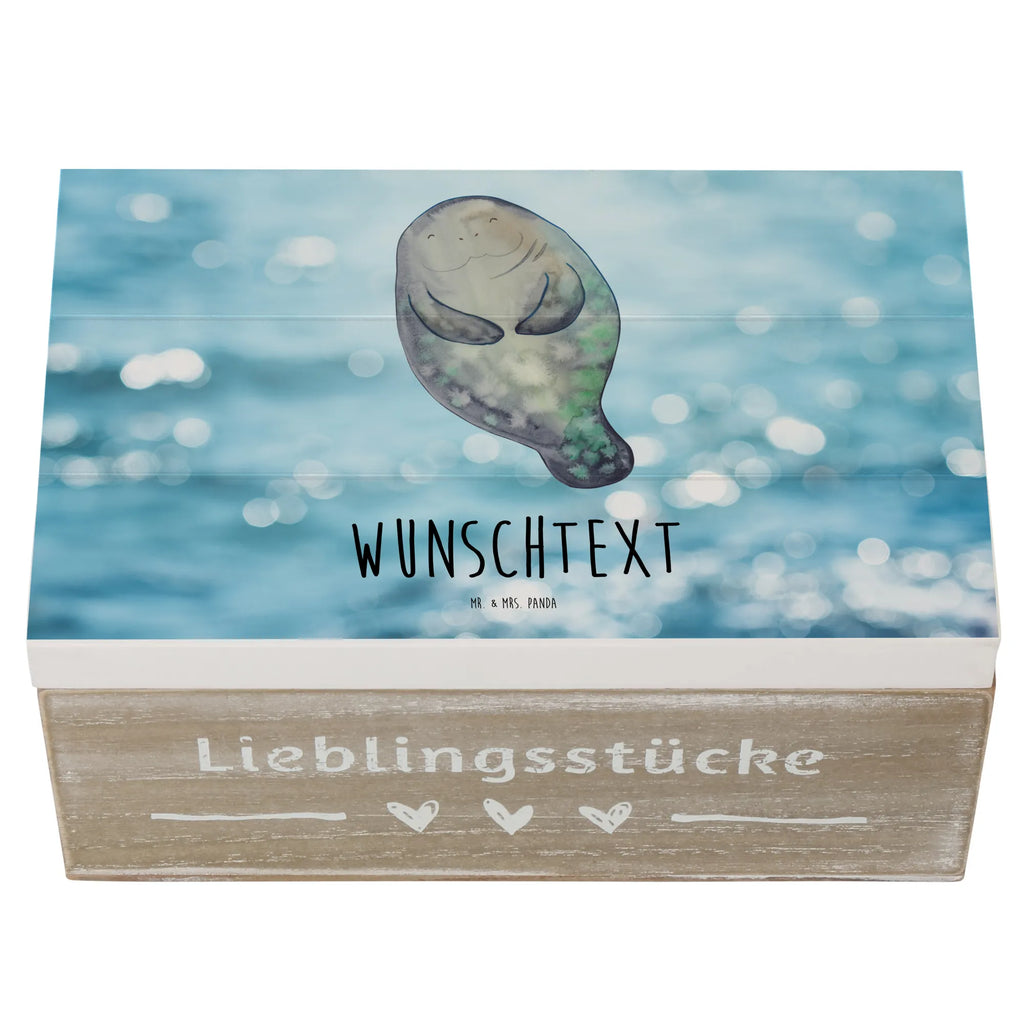 Personalisierte Holzkiste Seekuh happy Truhe mit Namen, Schatulle mit Namen, Erinnerungsbox mit Namen, Aufbewahrungsbox mit Namen, Kiste Personalisiert, Dekokiste mit Namen, Holzkiste Personalisiert, Erinnerungskiste Personalisiert, Kiste mit Namen, Truhe Personalisiert, Aufbewahrungsbox Personalisiert, GEschenkdose Personalisiert, Schatzkiste mit Namen, Schatulle Personalisiert, Geschenkbox Personalisiert, Holzkiste mit Namen, Erinnerungsbox Personalisiert, Schatzkiste Personalisiert, Dekokiste Personalisiert, mit Namen, Urlaub, Meerestiere, Meer, Seekuh, Seekühe, Zufrieden, Achtsamkeit, Neustart, Respekt, Freundin, Selbstliebe, Neuanfang, Liebeskummer