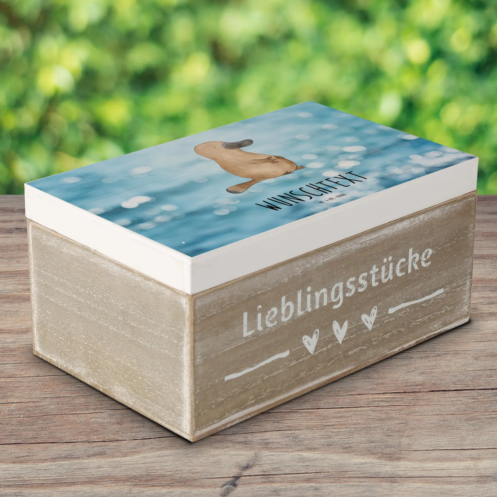 Personalised wooden chest platypus courage Dekokiste mit Namen, Kiste Personalisiert, mit Namen, Kiste mit Namen, Schatzkiste Personalisiert, Truhe mit Namen, Truhe Personalisiert, Erinnerungsbox Personalisiert, Holzkiste mit Namen, Holzkiste Personalisiert, Erinnerungskiste Personalisiert, Schatulle Personalisiert, Aufbewahrungsbox mit Namen, Aufbewahrungsbox Personalisiert, Schatulle mit Namen, GEschenkdose Personalisiert, Dekokiste Personalisiert, Schatzkiste mit Namen, Erinnerungsbox mit Namen, Geschenkbox Personalisiert, Urlaub, Meerestiere, Meer, Training, Schnabeltier, Weltreise, Neuanfang, Raodtrip, Neustart, mutig, Motivation, Büro, Arbeit, Schnabeltiere, Lebensweisheit, Mut